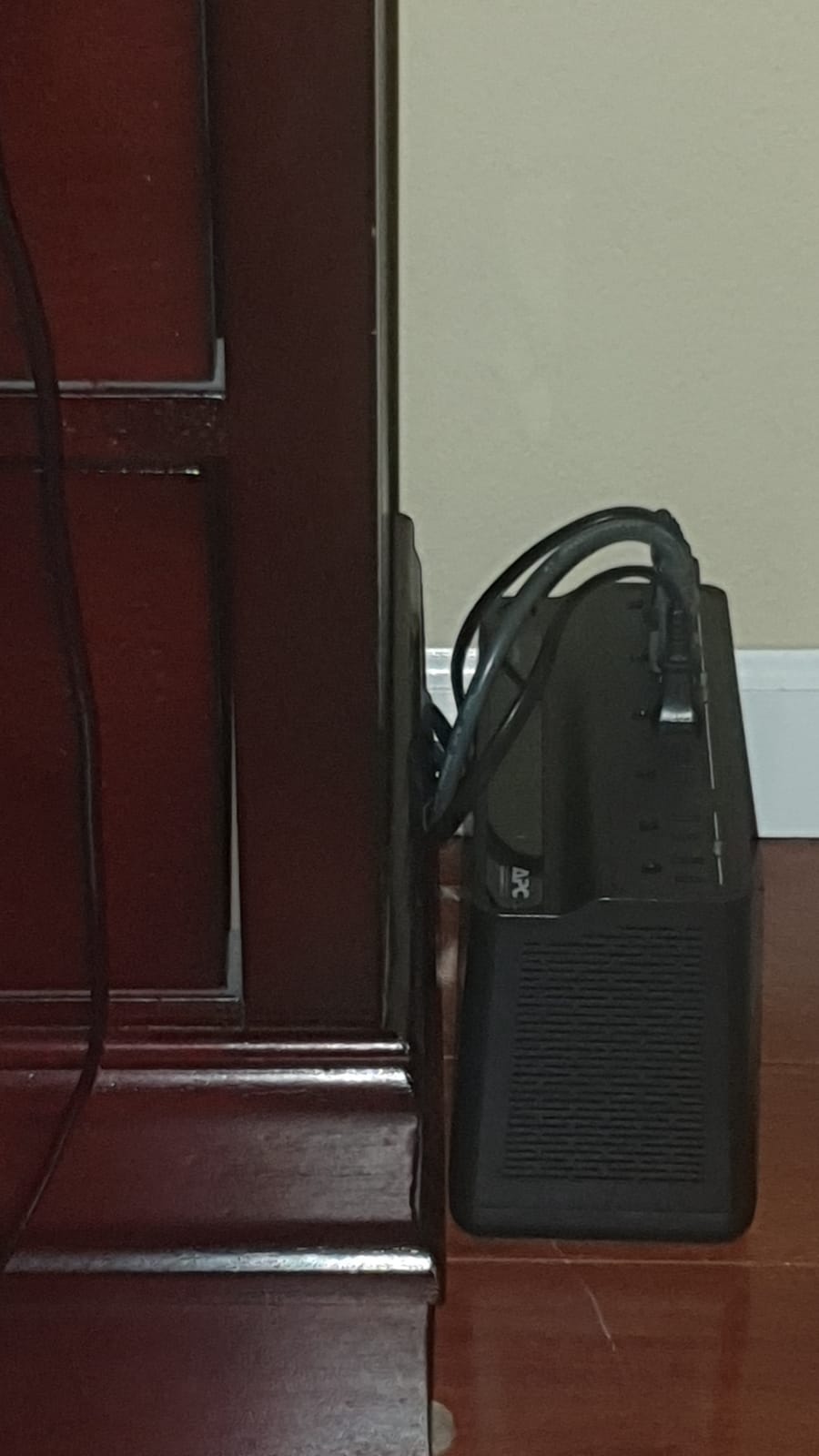 APC UPS 425VA/225W UPS Battery Backup for Router, Small Electronics, BE425M customer photo 1