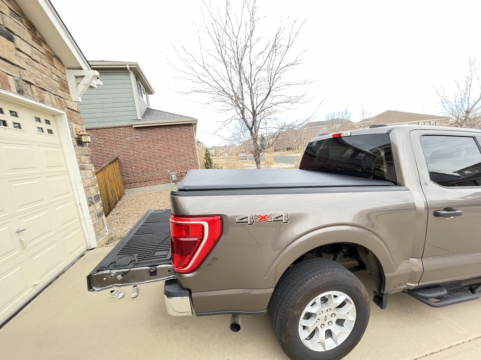 Tyger Auto T1 Soft Roll Up Truck Bed Tonneau Cover Compatible with 2015-2020 Ford F-150 | Styleside 5.5' Bed | TG-BC1F9029, Black customer photo 1