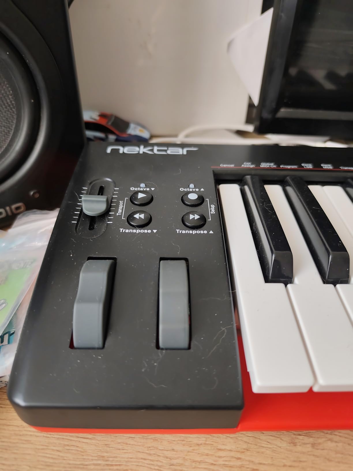 Nektar, 49-Key Midi Controller (SE49),Black white Grey customer photo 1