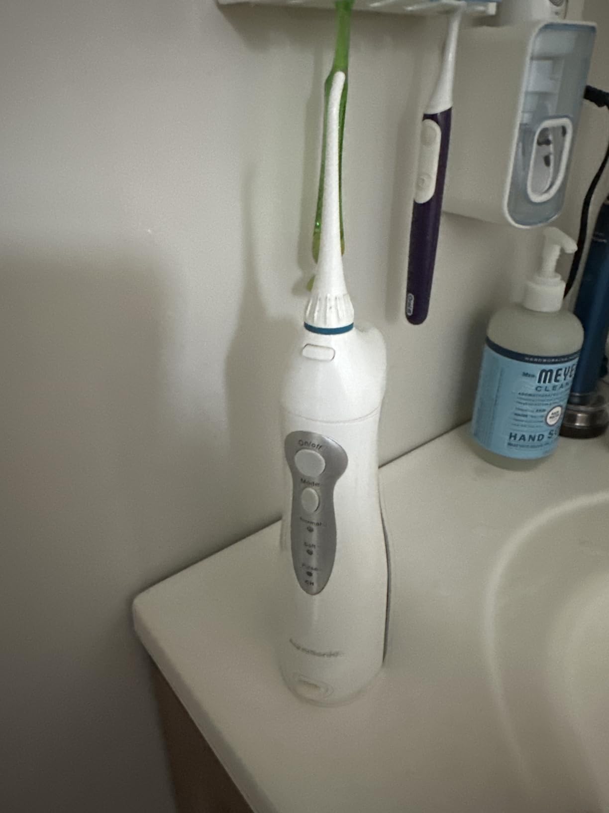 AquaSonic Aqua Flosser - Cordless Rechargeable Water Flosser for Teeth - Waterproof, Portable Oral Irrigator for Dental Cleaning with 5 Jet Tips – Braces Home Travel customer photo 2