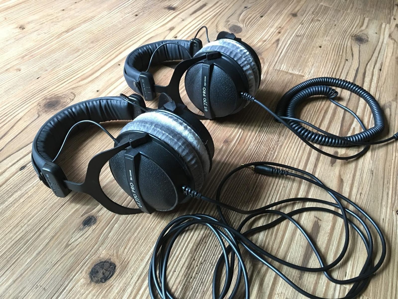 beyerdynamic DT 770 Pro Studio Headphones (80 Ohm, Black) | Closed Back, Over Ear, Wired Professional Home Recording, Podcast, Monitor, Limited Edition Black Velour Ear Pads customer photo 1