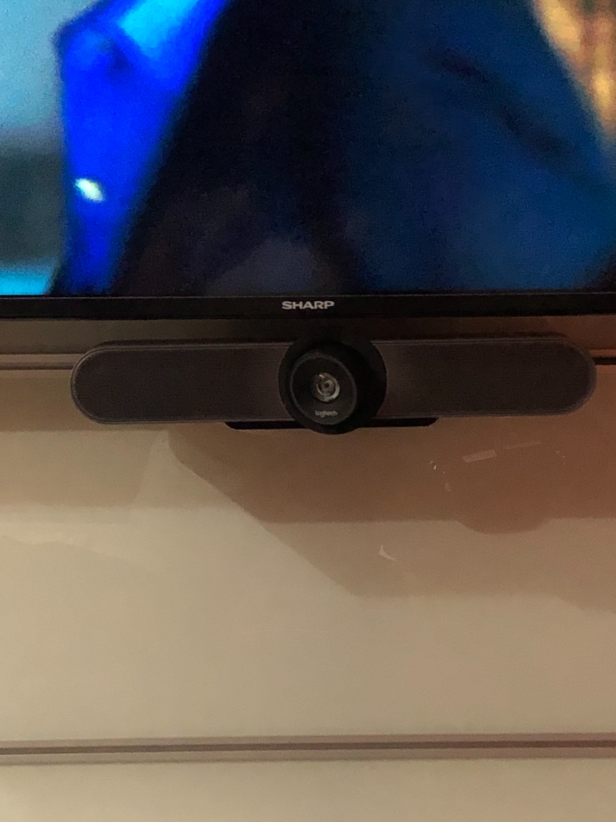 Logitech MeetUp Video Conferencing System 4K 3 Microphones - Black customer photo 1