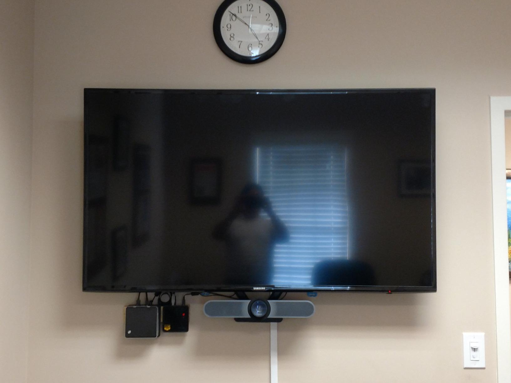 Logitech MeetUp Video Conferencing System 4K 3 Microphones - Black customer photo 2