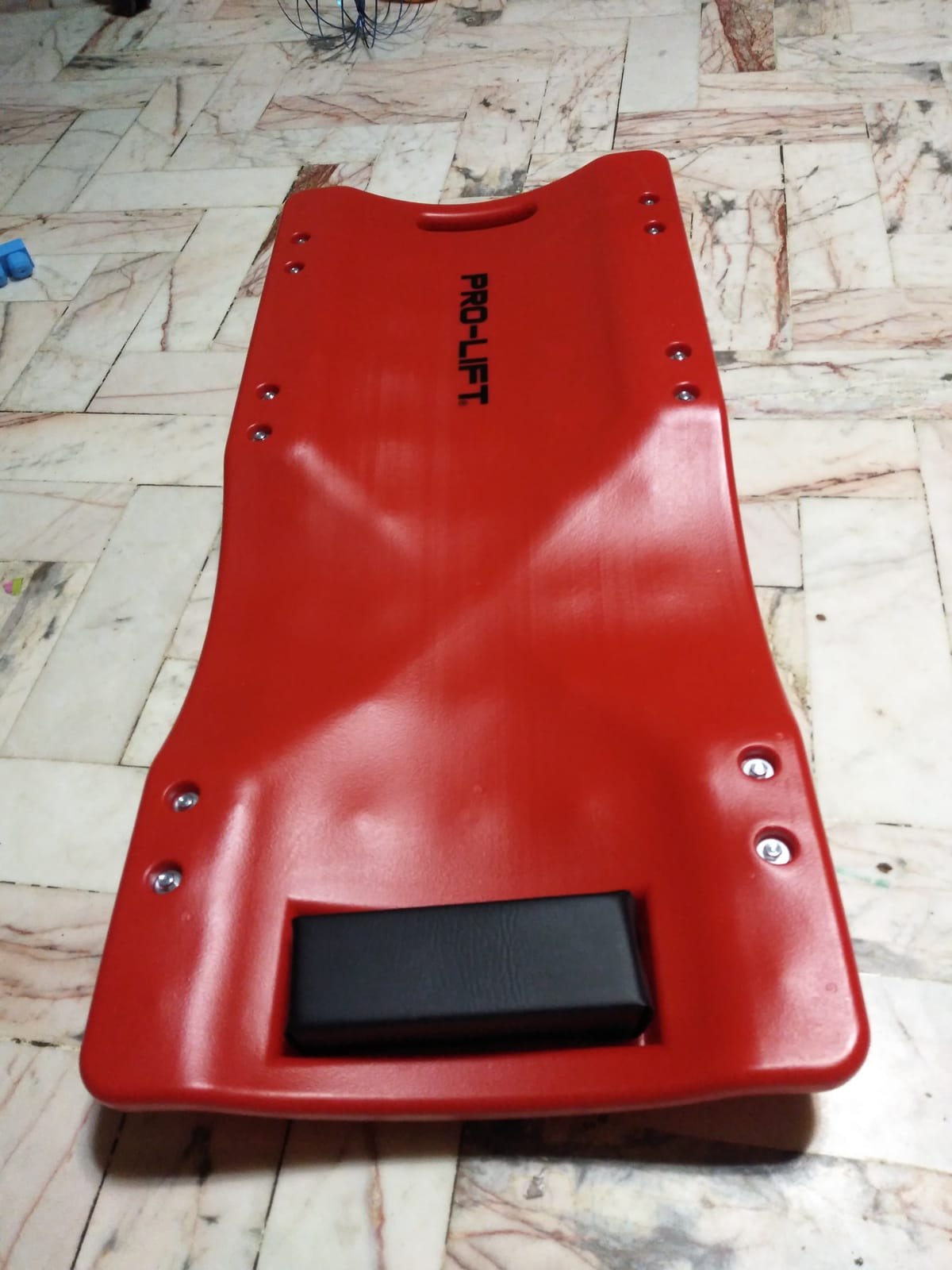 Pro Lift Mechanic Plastic Creeper 36 Inch - Blow Molded Ergonomic HDPE Body with Padded Headrest - 300 Lbs Capacity customer photo 2