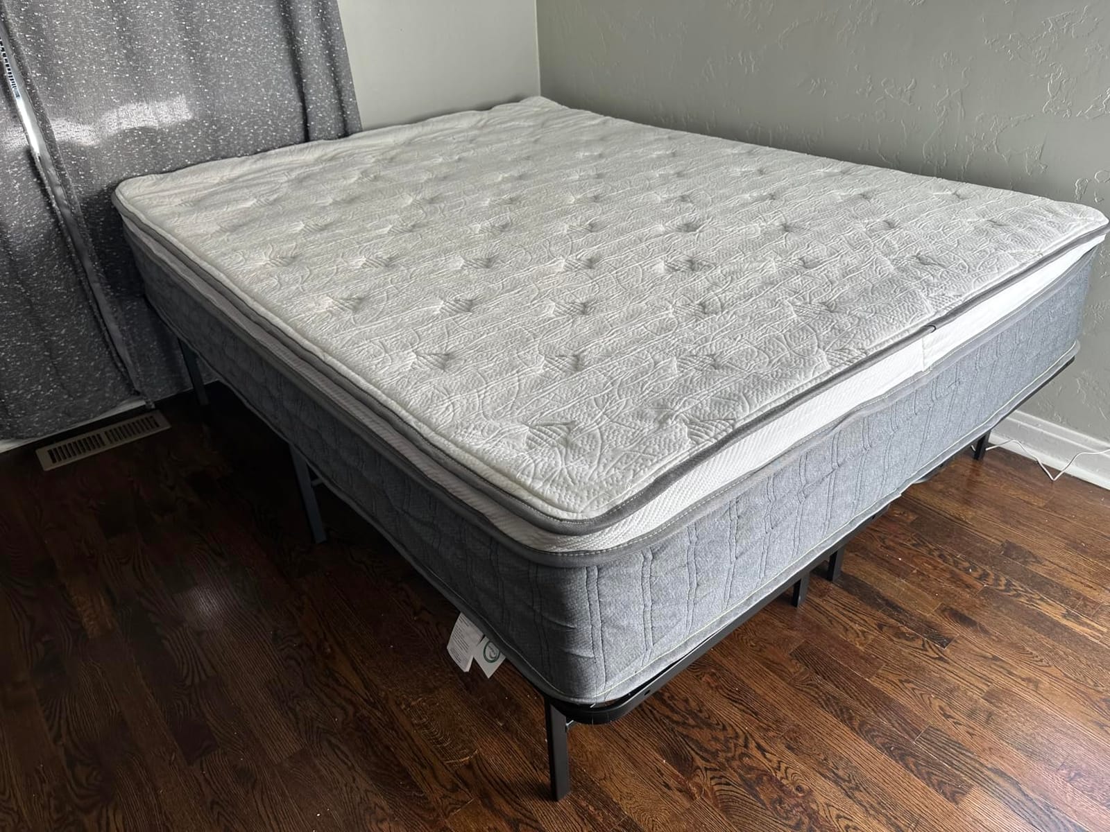 Amazon Basics Bed Frame with Ample Underbed Storage, Foldable Metal Platform, Sturdy Steel, No Box Spring Needed, 14 inches High, Noise-Free Support, Easy Assembly Tool-Free Setup, Full Size, Black customer photo 2