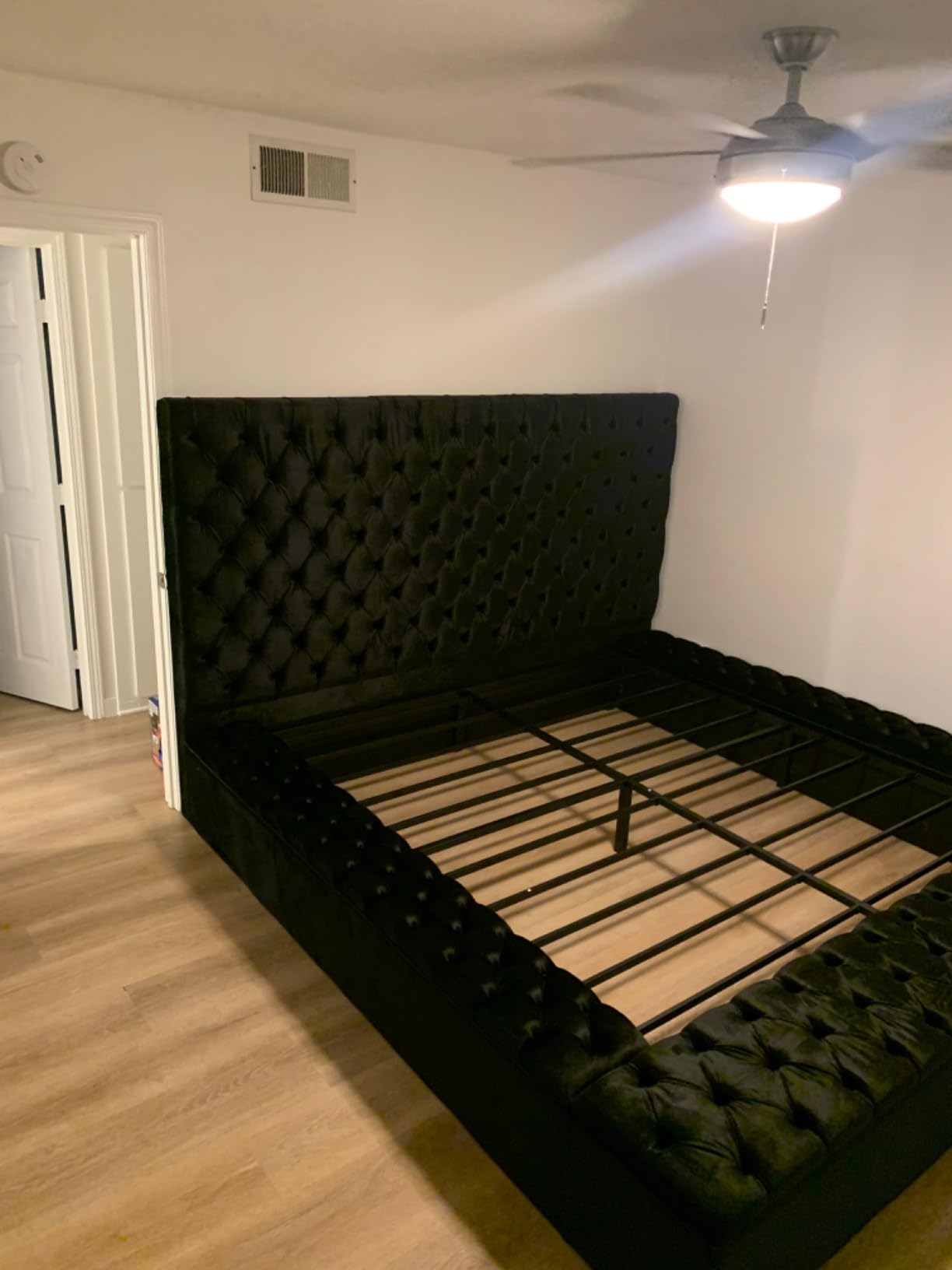 Meridian Furniture Bliss Collection Modern | Contemporary Velvet Upholstered Bed with Deep Button Tufting and Storage Compartments in Rails and Footboard, Black, Queen customer photo 2