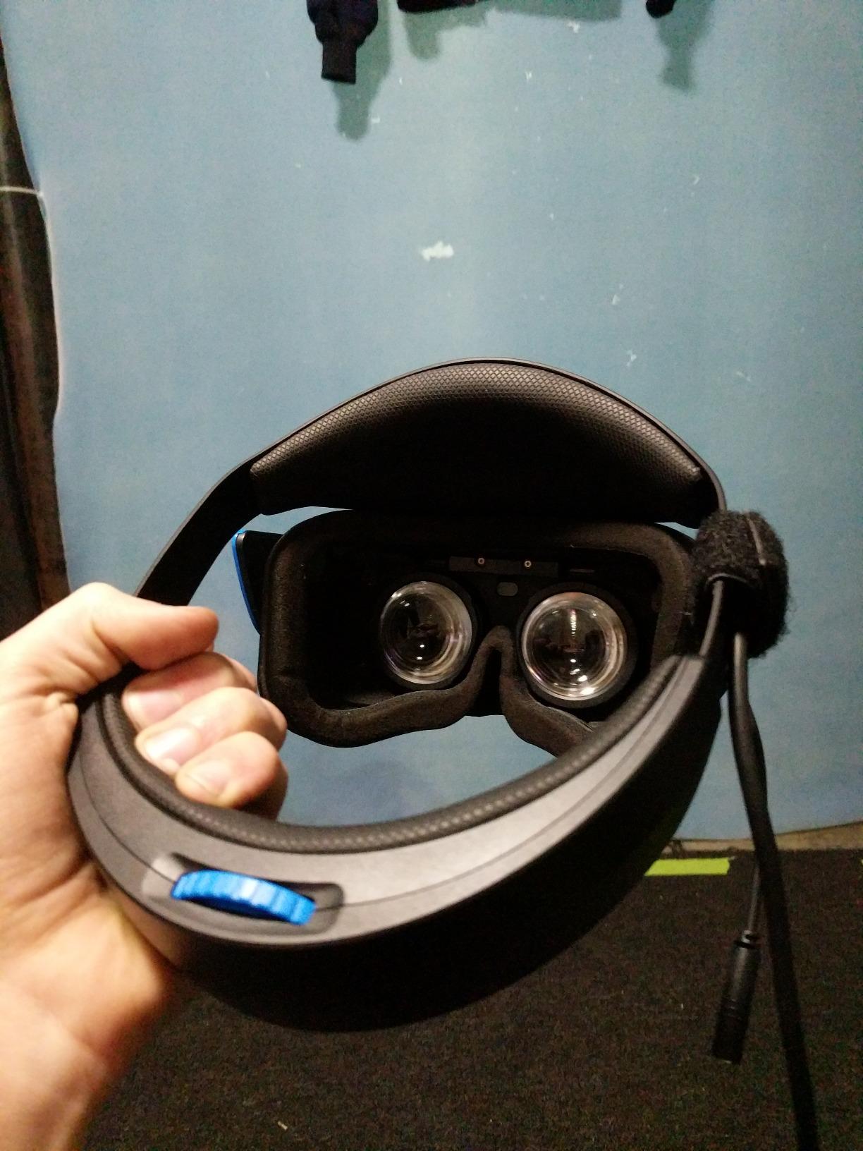 Acer (AH101-D8EY) Windows Mixed Reality Headset Model VD.R05AP.002 customer photo 2
