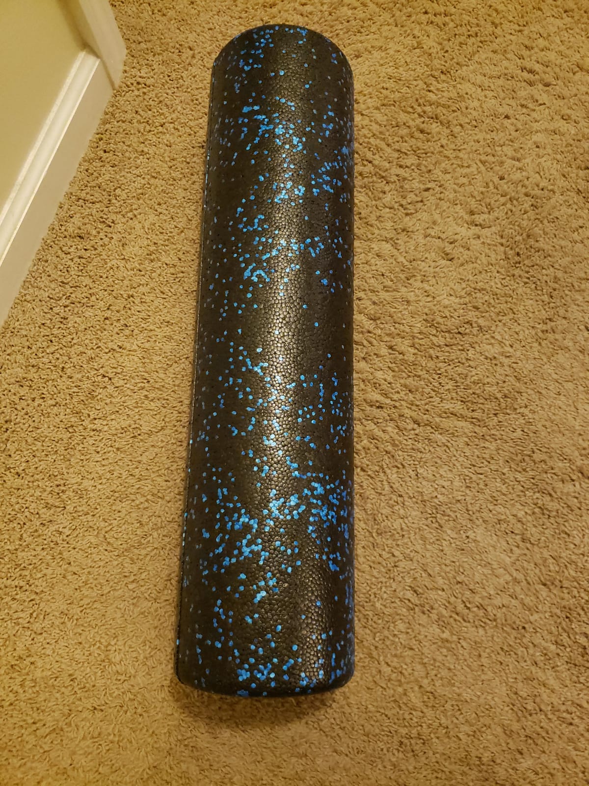 Amazon Basics High Density Foam Roller for Exercise and Recovery, 24 Inches, Blue Speckled customer photo 2