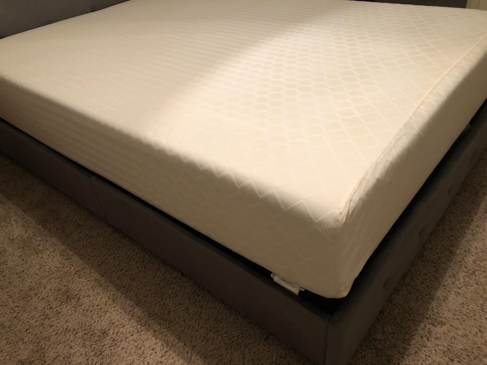 Signature Design by Ashley 12 Inch Memory Foam Queen Mattress in a Box | Stretch knit cover and 12-inch profile, CertiPUR-US foam designed for easy setup, Motion isolation, Chime Series customer photo 2