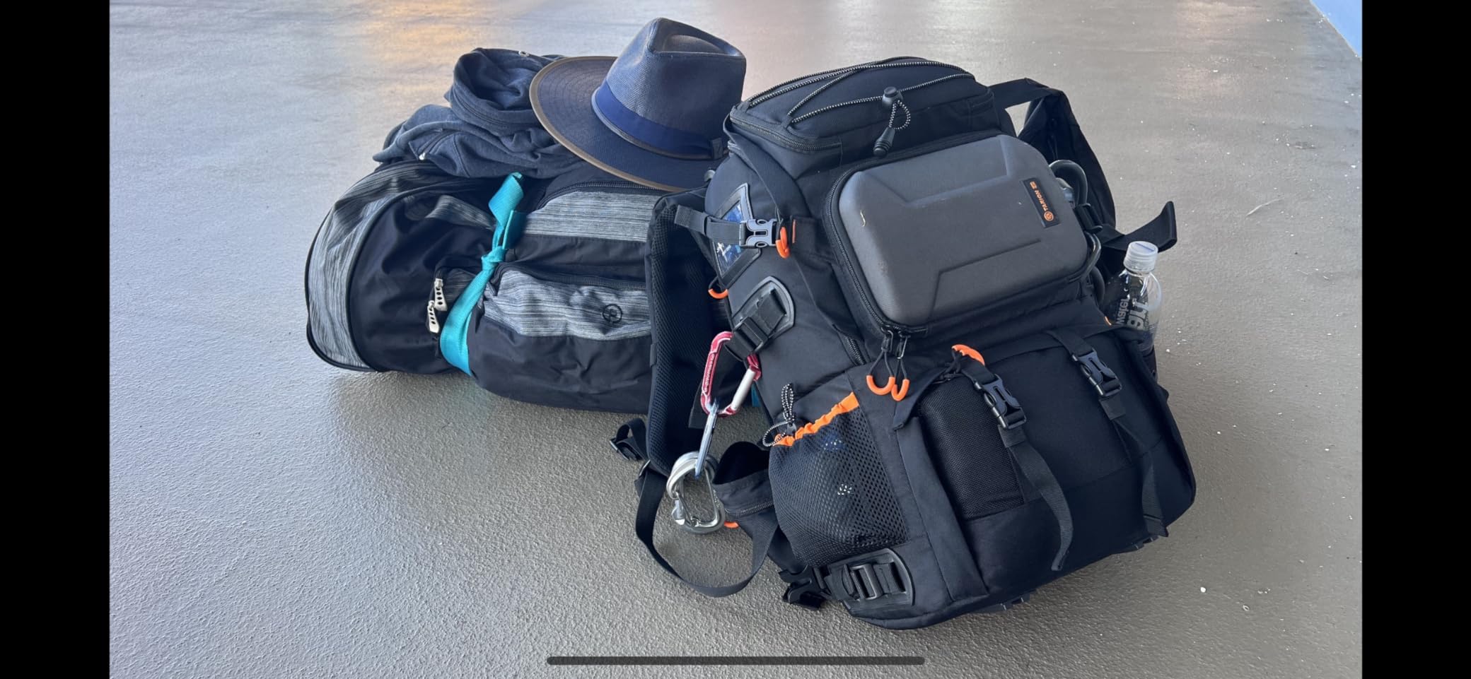 TARION 2 Bags in 1 Professional Extra Large Camera Backpack 27L PB01 customer photo 1