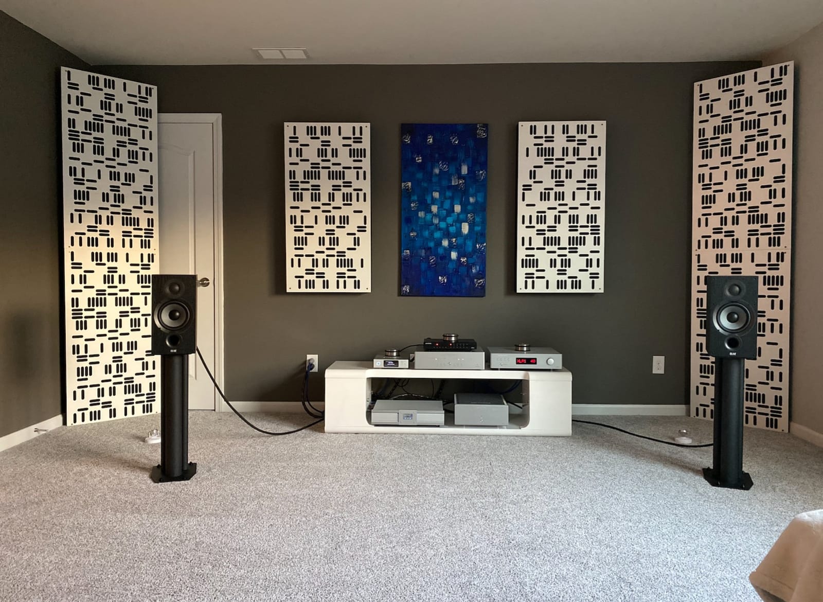 ELAC Debut 2.0 B5.2 Bookshelf Speakers, Black (Pair) - 1” Cloth Dome Tweeter & 5.25” Aramid Fiber Woofer - 2-Way Bass Reflex - Up to 35,000 Hz Response customer photo 1