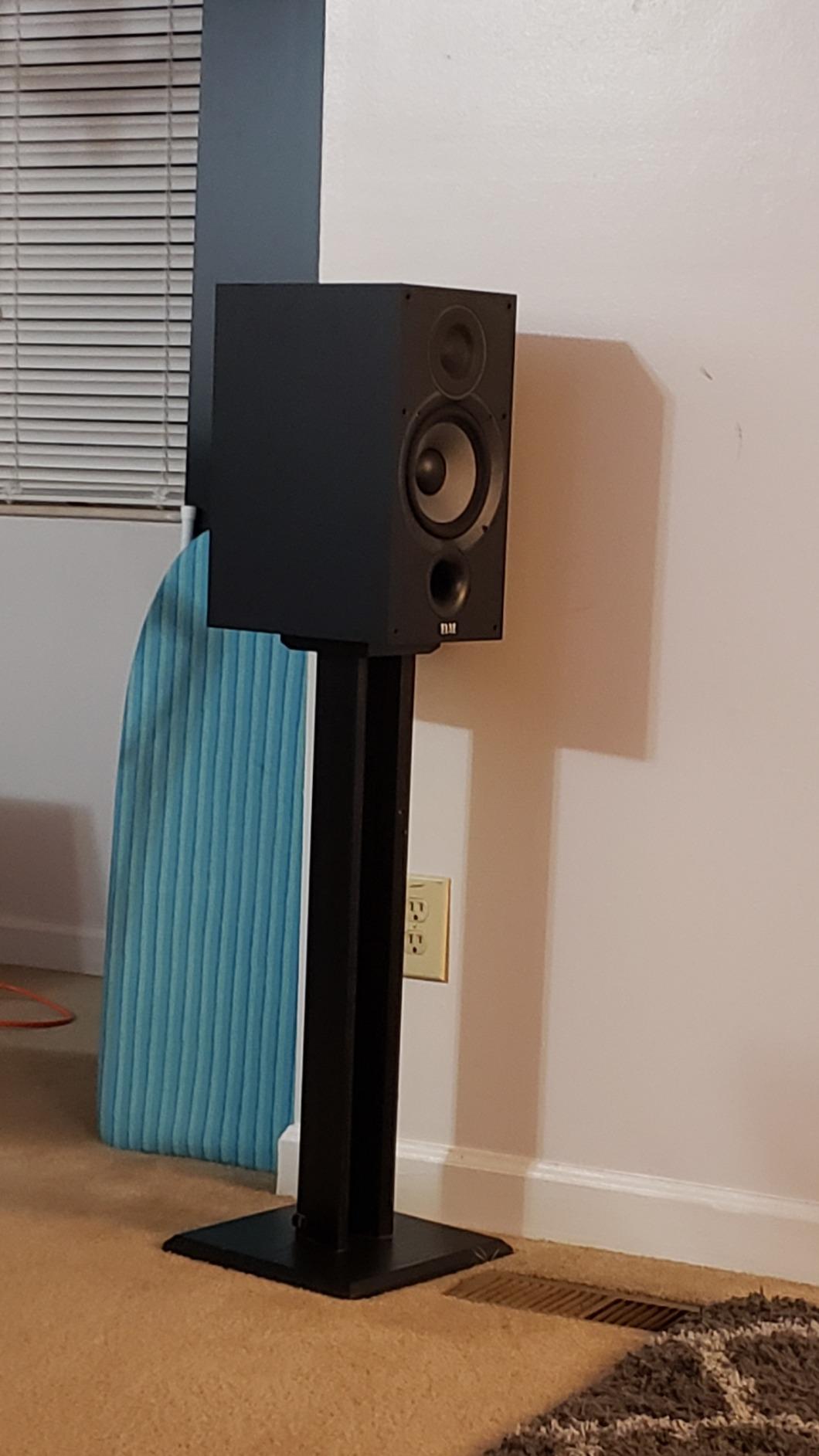 ELAC Debut 2.0 B5.2 Bookshelf Speakers, Black (Pair) - 1” Cloth Dome Tweeter & 5.25” Aramid Fiber Woofer - 2-Way Bass Reflex - Up to 35,000 Hz Response customer photo 2