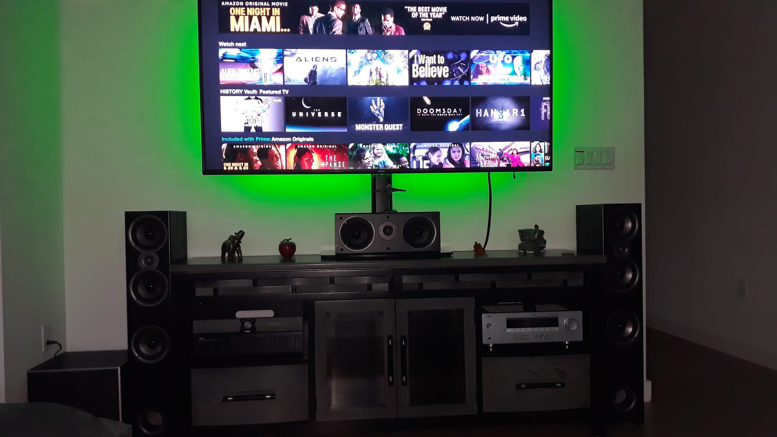 YAMAHA RX-V685 7.2-Channel AV Receiver with MusicCast customer photo 1