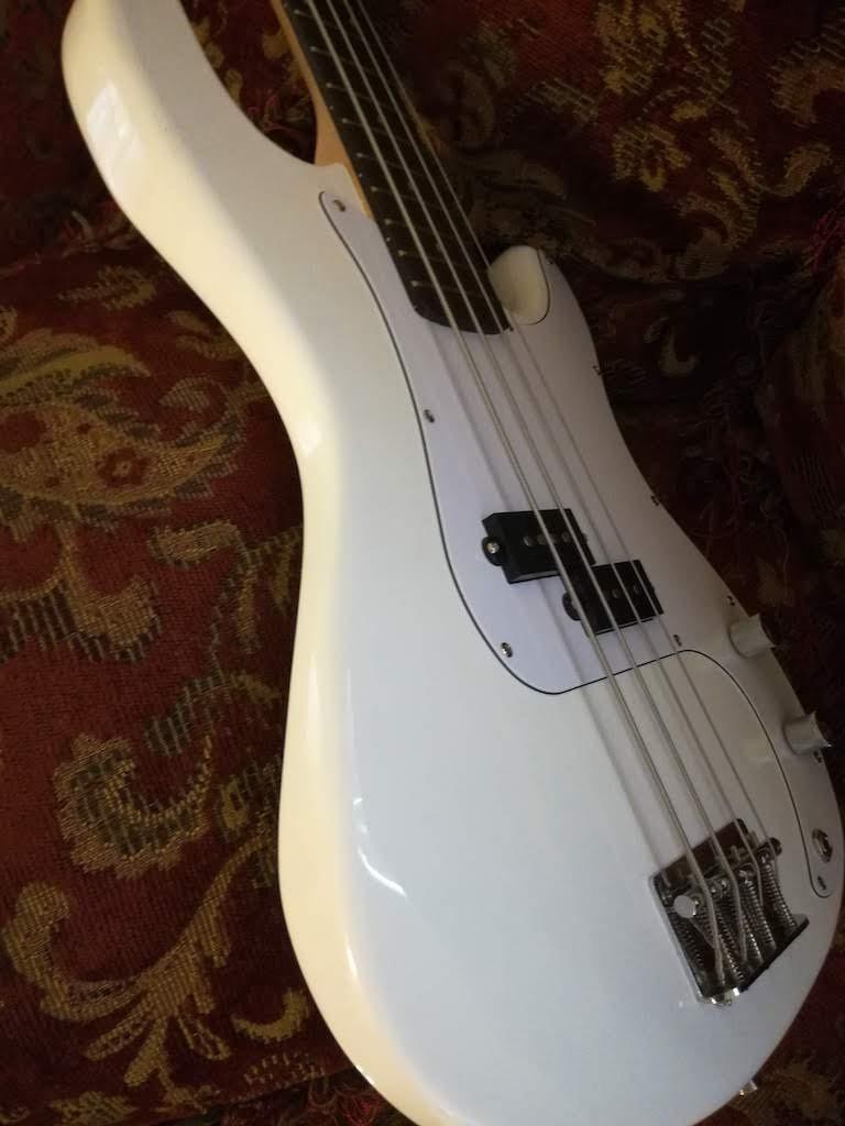 Glarry Electric Bass Guitar Full Size 4 String Rosewood Basswood Fire Style Exquisite Burning Bass (Red) customer photo 1