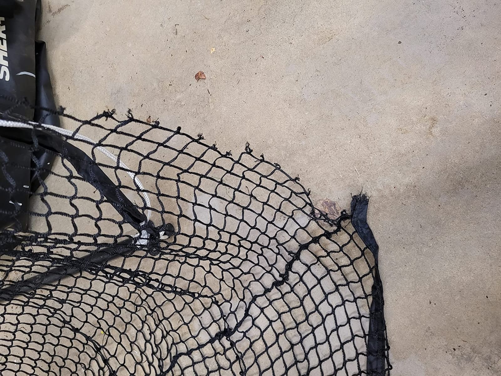 Amazon Basics Portable Golf Net, Practice Hitting Net for Indoor/Outdoor, Quick Setup, Black customer photo 1
