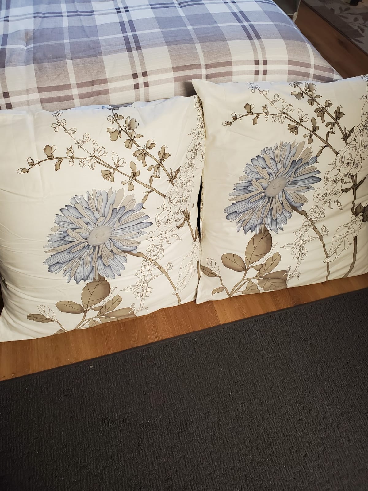 Wake In Cloud - Floral Pillow Cases, 100% Cotton Fabric, Vintage Flower Shabby Chic Farmhouse Botanical, Set of 2 Pillowcases Pillow Shams Covers, Gray Beige, Standard Size 20x26 Inches customer photo 2