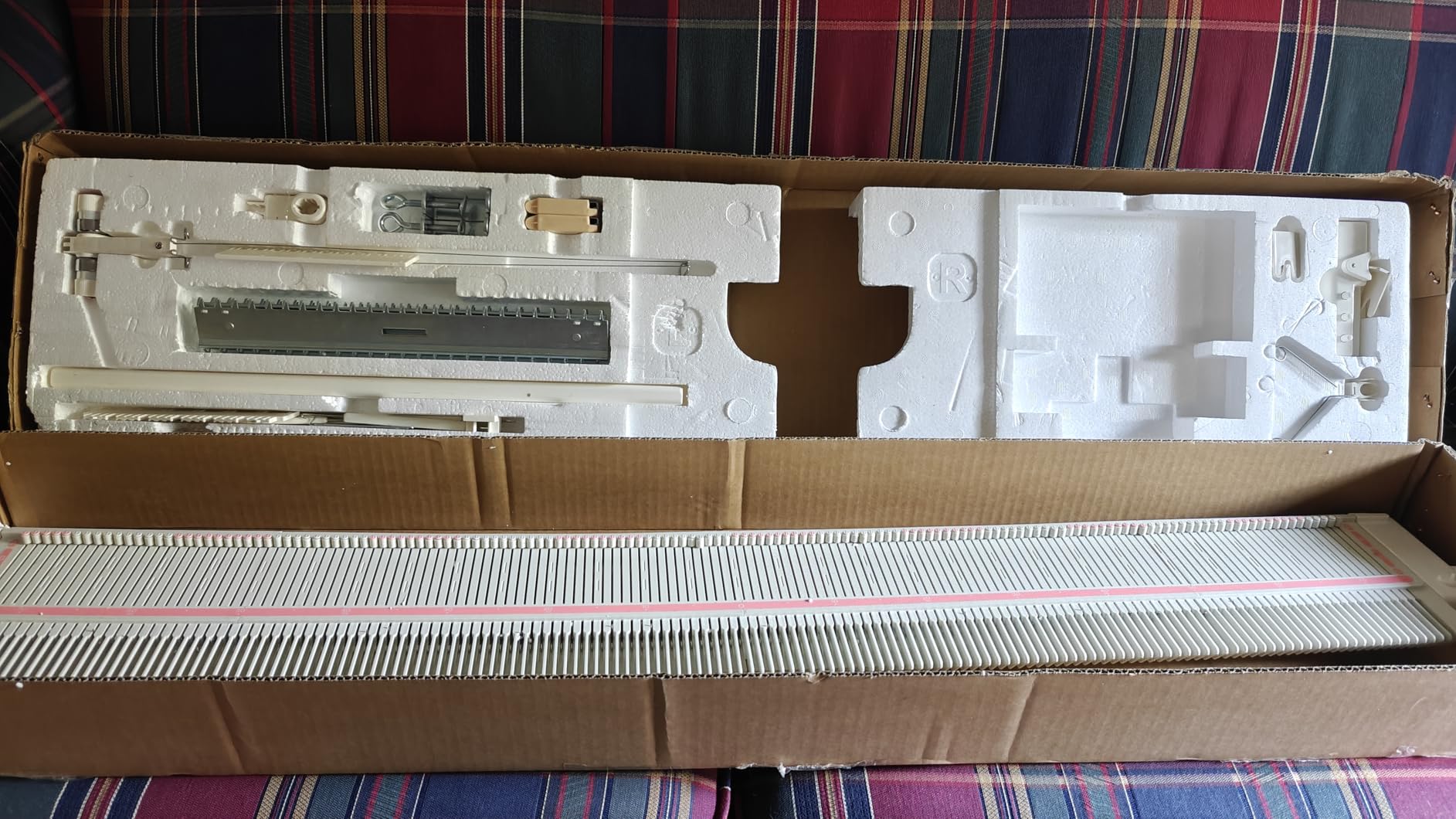 LK150 6.5mm Mid Gauge Plastic Domestic Knitting Machine Includes Yarn Needles Accessories for Adults/Kids customer photo 2