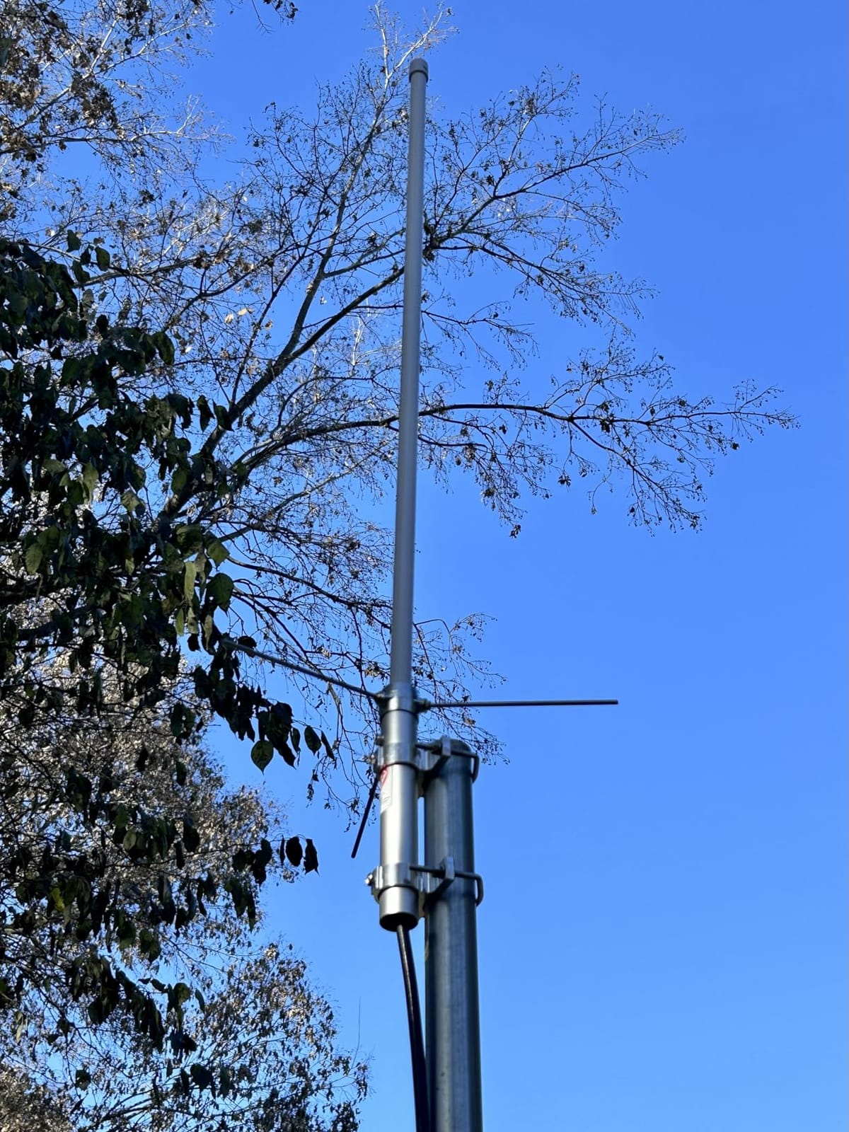 Tram® Pre-Tuned 144 MHz–148 MHz VHF/430 MHz–460 MHz UHF Amateur Dual-Band Base Antenna with White Fiberglass, 1477 customer photo 1