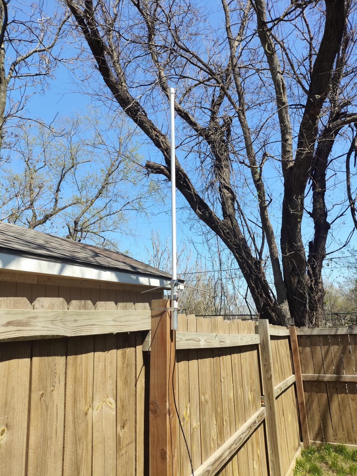 Tram® Pre-Tuned 144 MHz–148 MHz VHF/430 MHz–460 MHz UHF Amateur Dual-Band Base Antenna with White Fiberglass, 1477 customer photo 2