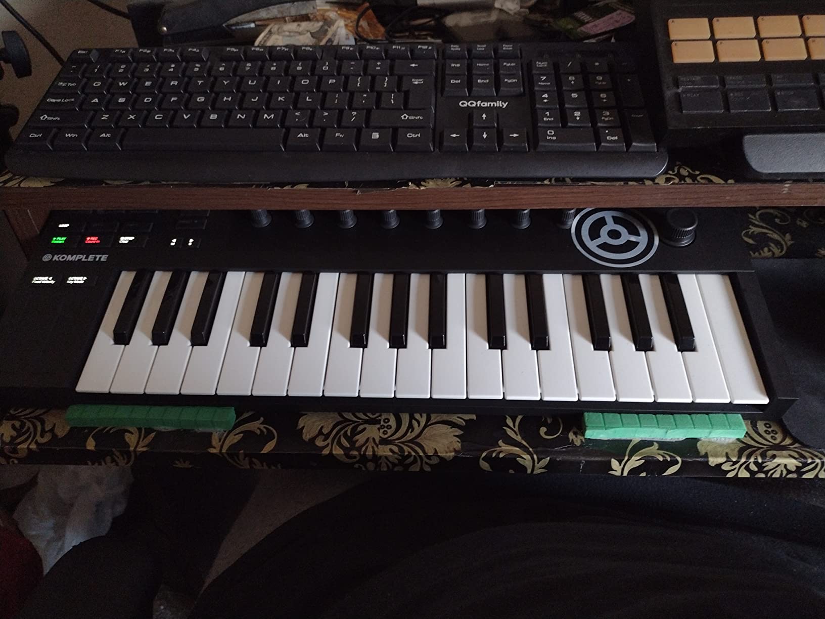 Native Instruments Komplete Kontrol M32 Controller Keyboard (26154) customer photo 1