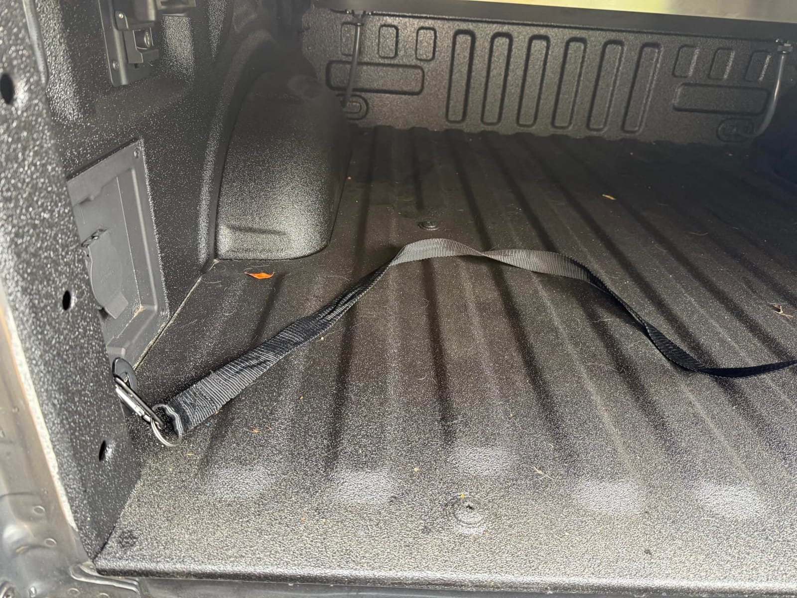 Syneticusa MB Retractable Tonneau Cover fit 2004-2026 F-150 5.5ft Truck Bed customer photo 1