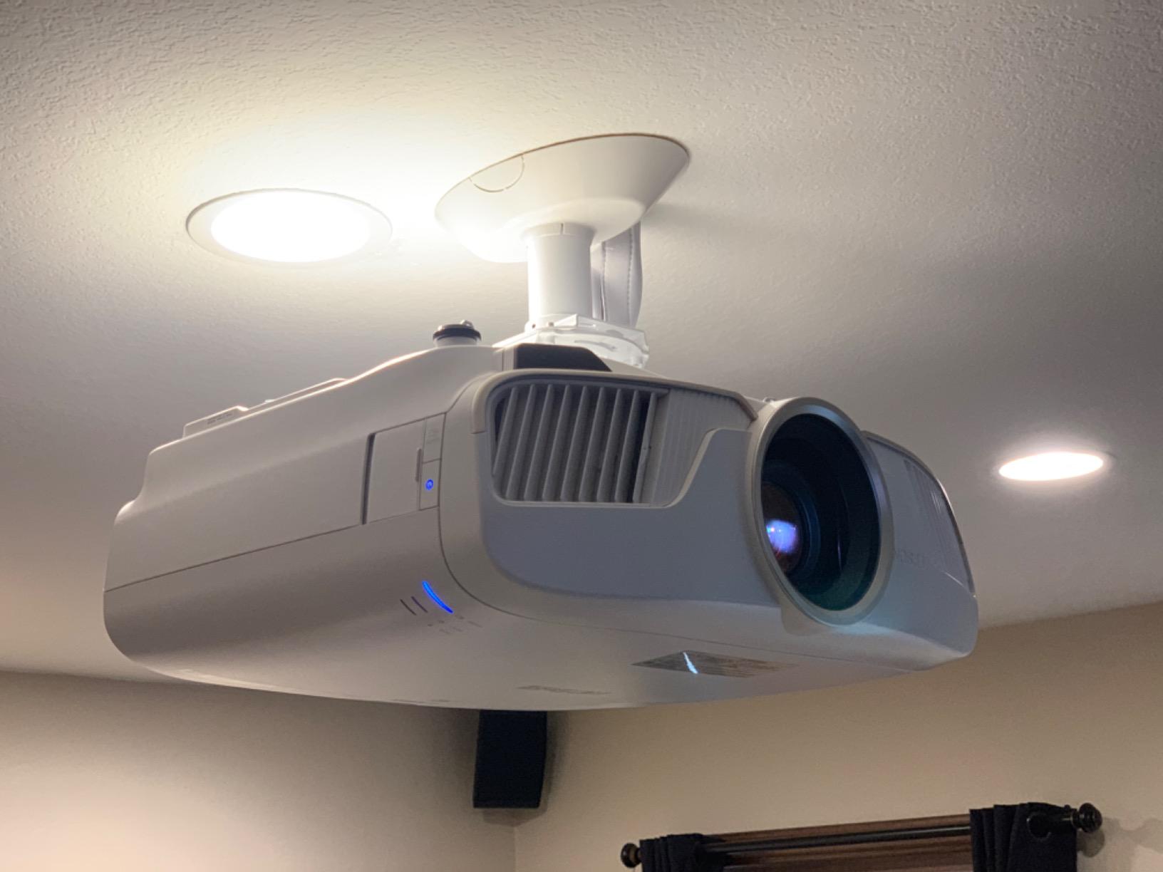 Epson Home Cinema 5050UB 4K PRO-UHD 3-Chip 3LCD Projector with HDR | 2600 Lumens Color and White Brightness Advanced Pixel-Shift Processing for Home Theater Movie Projection customer photo 2