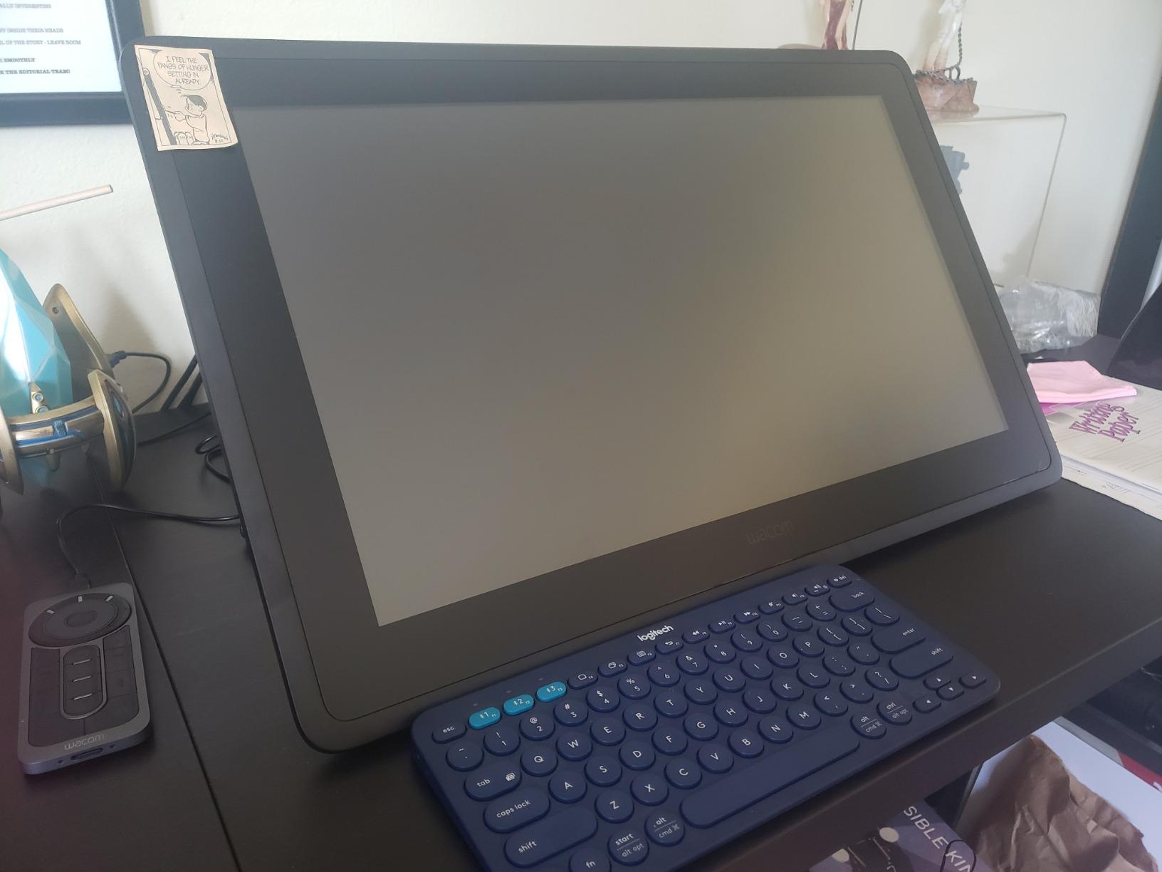 Wacom Cintiq 22, Drawing Tablet with Full HD Screen & Pro Pen 2 customer photo 1