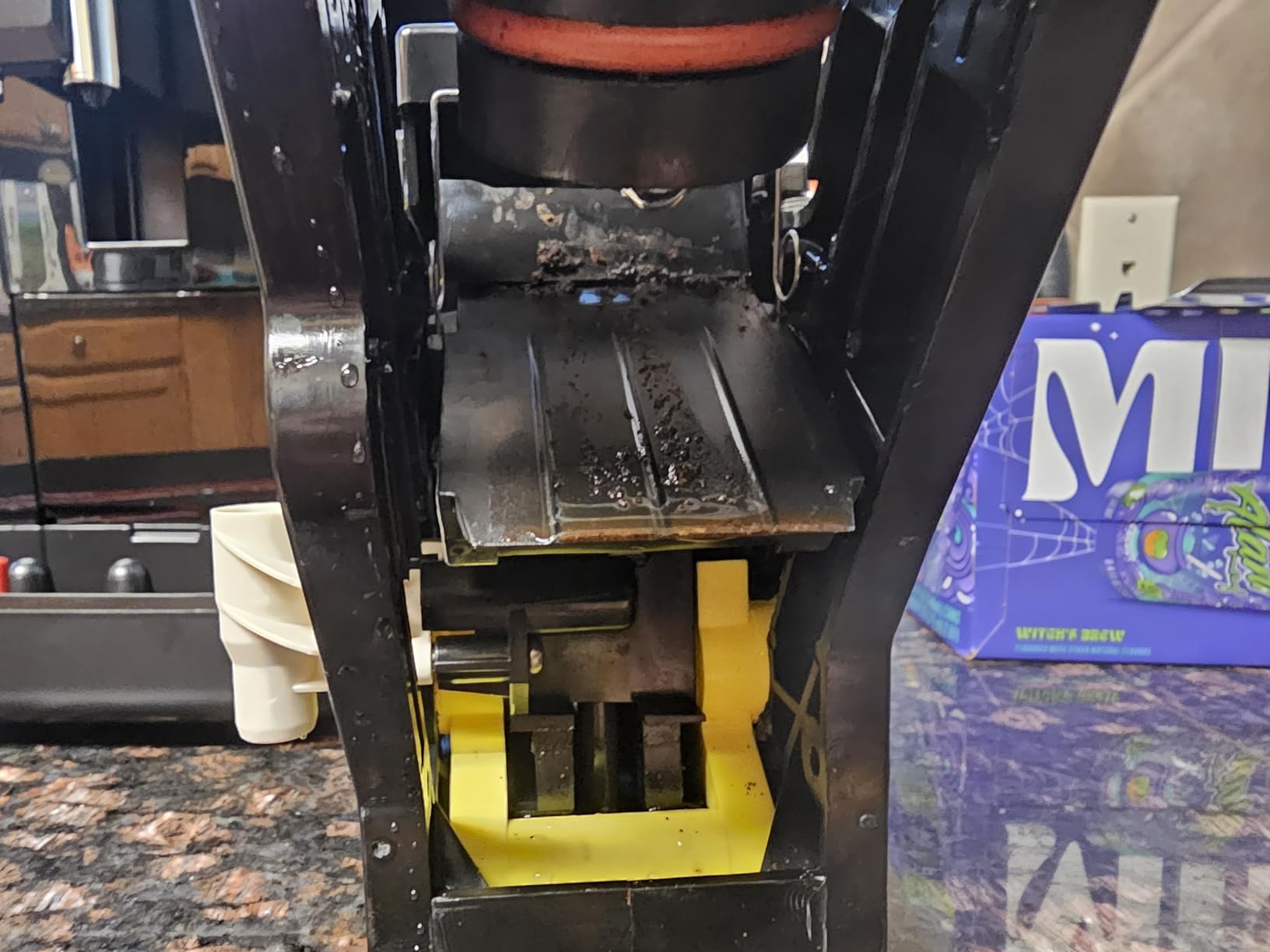 Philips 3200 Series Fully Automatic Espresso Machine, LatteGo Milk Frother, 5 Coffee Varieties, Intuitive Touch Display, 100% Ceramic Grinder, AquaClean Filter, My Coffee Choice, Black (EP3241/54) customer photo 1