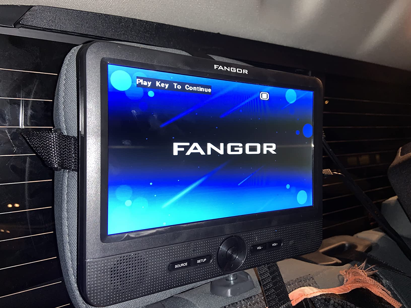 FANGOR 7.5 Inch Dual Car DVD Player, Portable Headrest Video Player for Car with 5 Hours Rechargeable Battery, Last Memory, AV Out/in, Support USB/SD/Sync TV, All Regions (1 Player+1 LCD Screen) customer photo 2