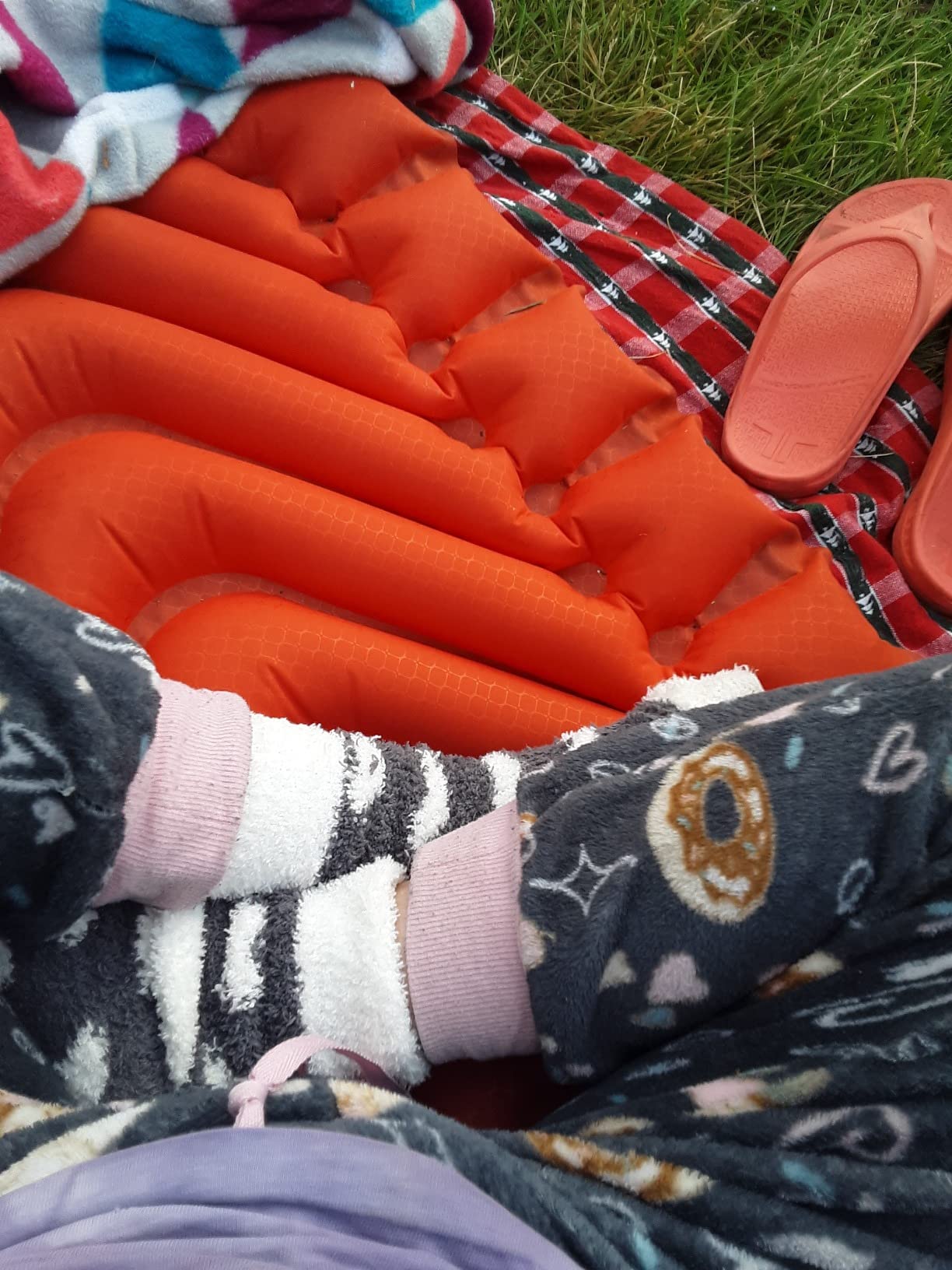 Klymit Insulated Static V Inflatable Sleeping Pad | Comfortable, Lightweight, Easy to Inflate, Portable Air Bed Mattress for Camping, Backpacking and Hiking, Recon customer photo 2