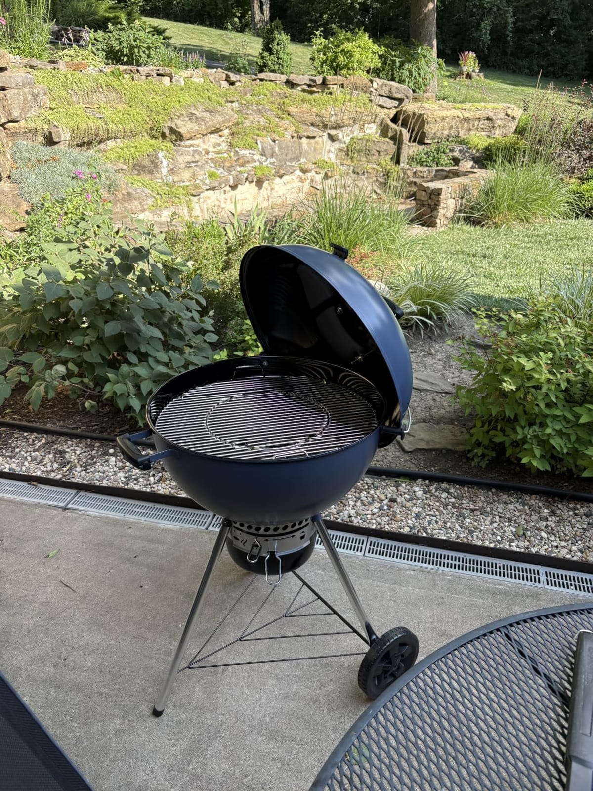 Weber® Master-Touch Charcoal Grill, 22-Inch, Deep Ocean Blue | Premium Outdoor BBQ Grill with Tuck-Away Lid Holder & One‑Touch™ Cleaning System, Porcelain‑Enameled Kettle customer photo 1