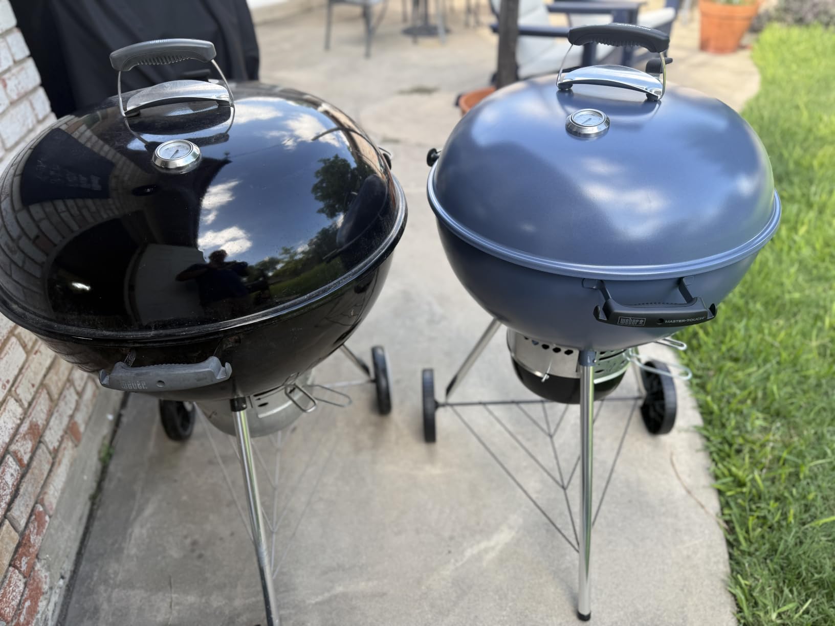Weber® Master-Touch Charcoal Grill, 22-Inch, Deep Ocean Blue | Premium Outdoor BBQ Grill with Tuck-Away Lid Holder & One‑Touch™ Cleaning System, Porcelain‑Enameled Kettle customer photo 2