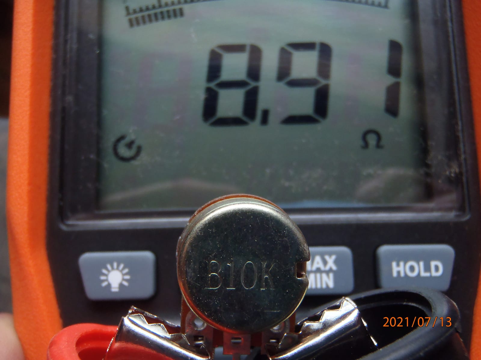 Klein Tools ET600 Multimeter, Megohmmeter Insulation Tester, 4000 Ohms Resistance, 125V/250V/500V/1000V, Auto-Ranging TRMS Multimeter customer photo 2