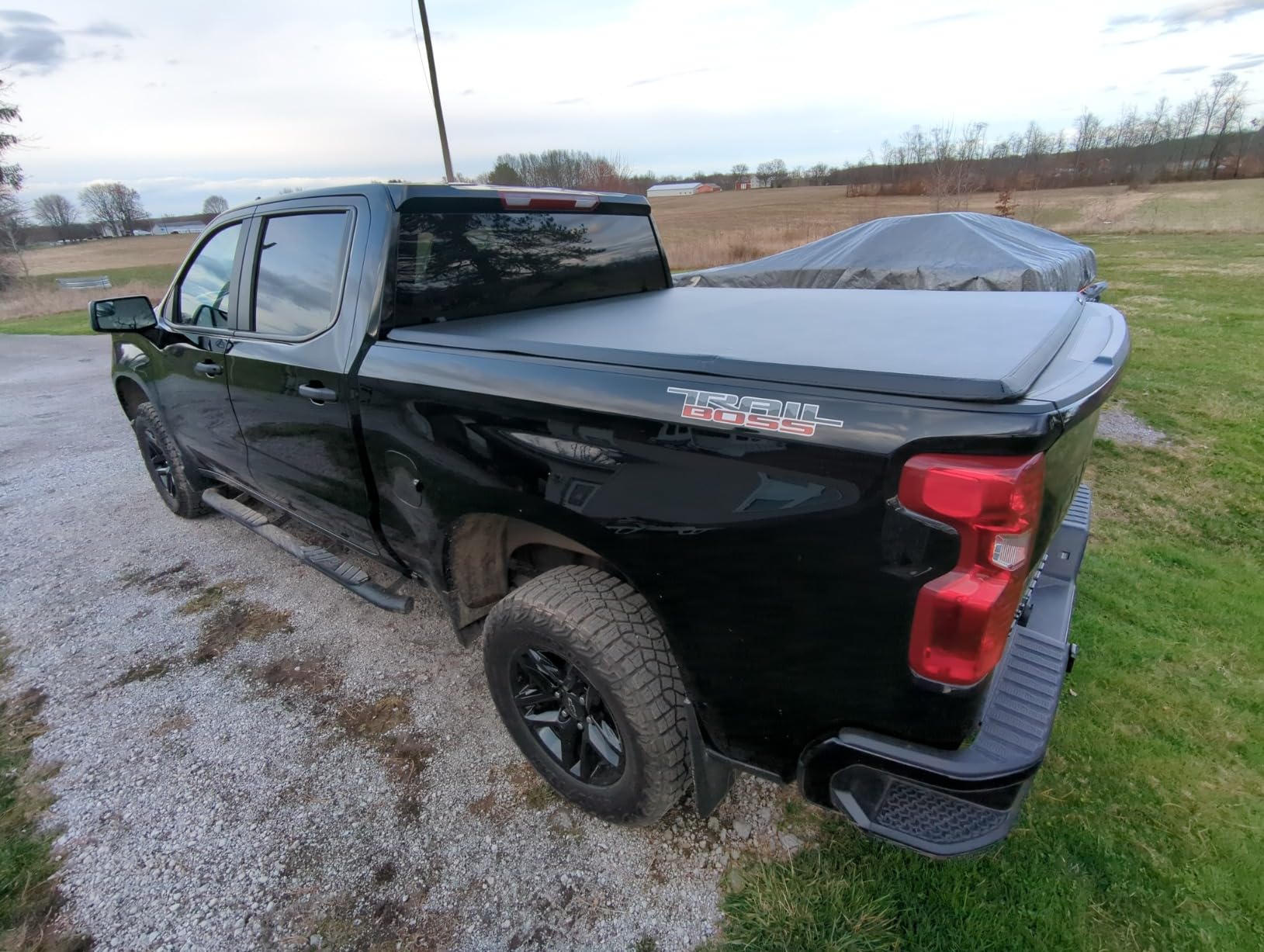 OEDRO Soft Tri-Fold Tonneau Cover for 2019-2026 Chevy Silverado 1500 5.8ft customer photo 1