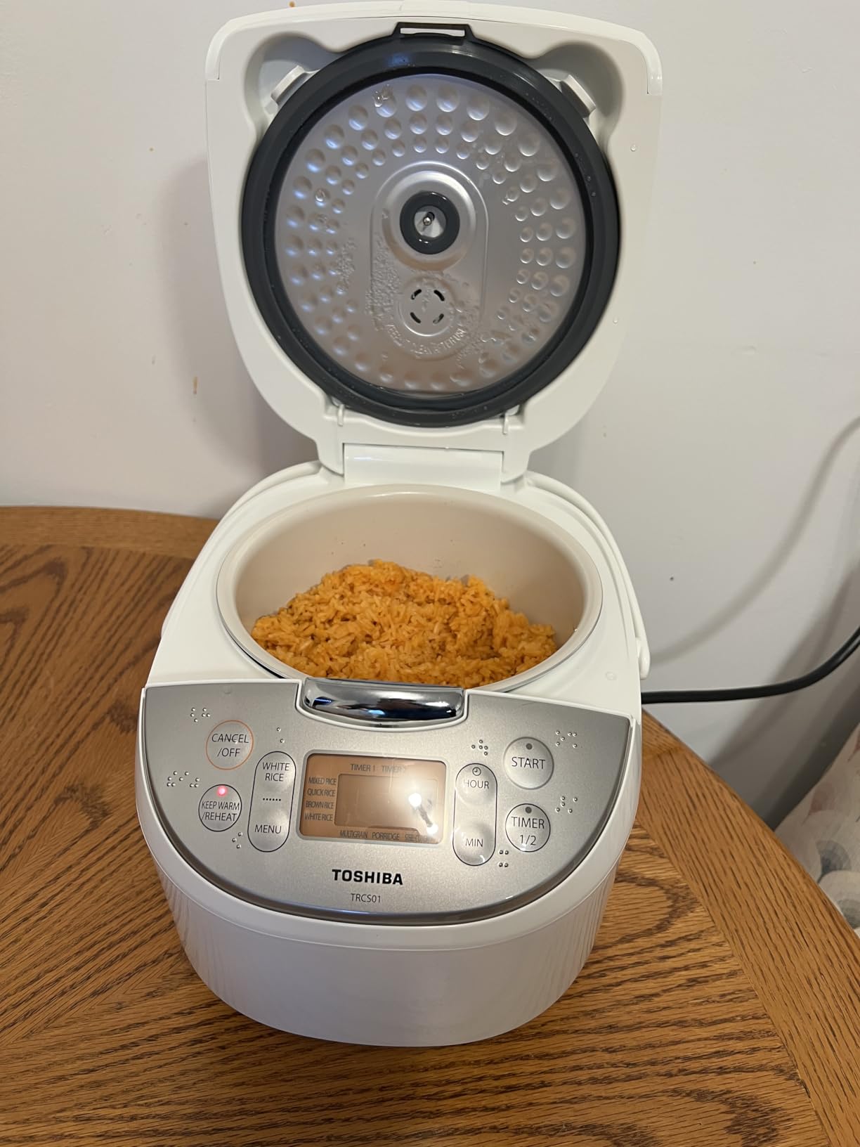Toshiba Rice Cooker 6 Cup Uncooked – Japanese Rice Cooker with Fuzzy Logic Technology, 7 Cooking Functions, Digital Display, 2 Delay Timers and Auto Keep Warm, Non-Stick Inner Pot, White customer photo 1
