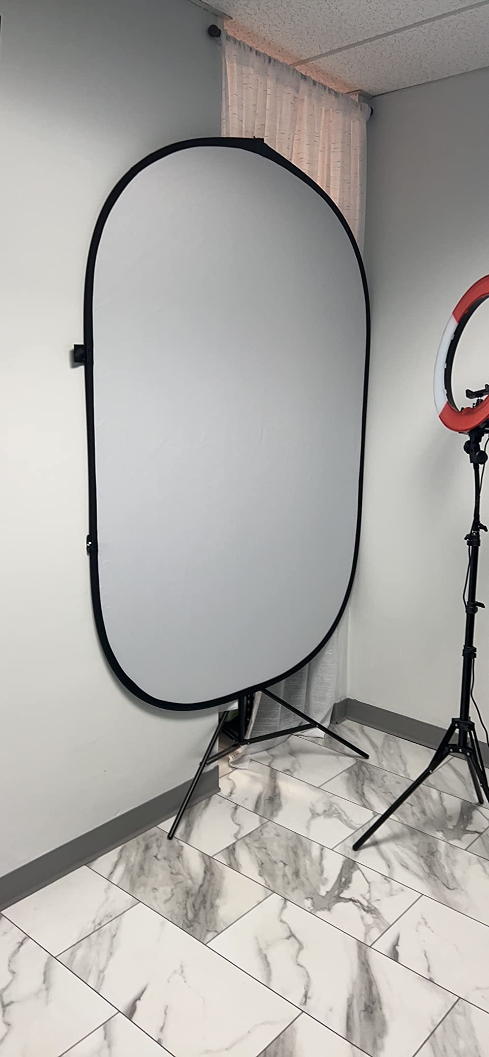 Neewer 5x7ft/1.5x2m Chromakey Foldable Backdrop with Stand 8.5ft/2.6m, 2-in-1 Reversible Black White Green Background Panel for Photography Studio, Live Streaming, Video Calls, Games customer photo 1