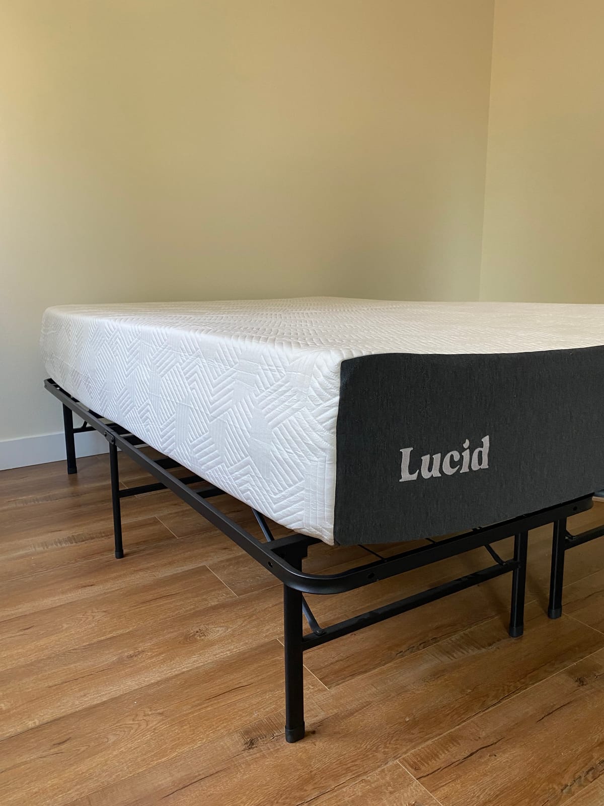 Lucid 12 Inch Plush Gel Memory Foam Mattress - Bamboo Charcoal & Cooling Gel - Fiberglass Free - Bed in a Box - CertiPUR-US Certified - Queen Size customer photo 2