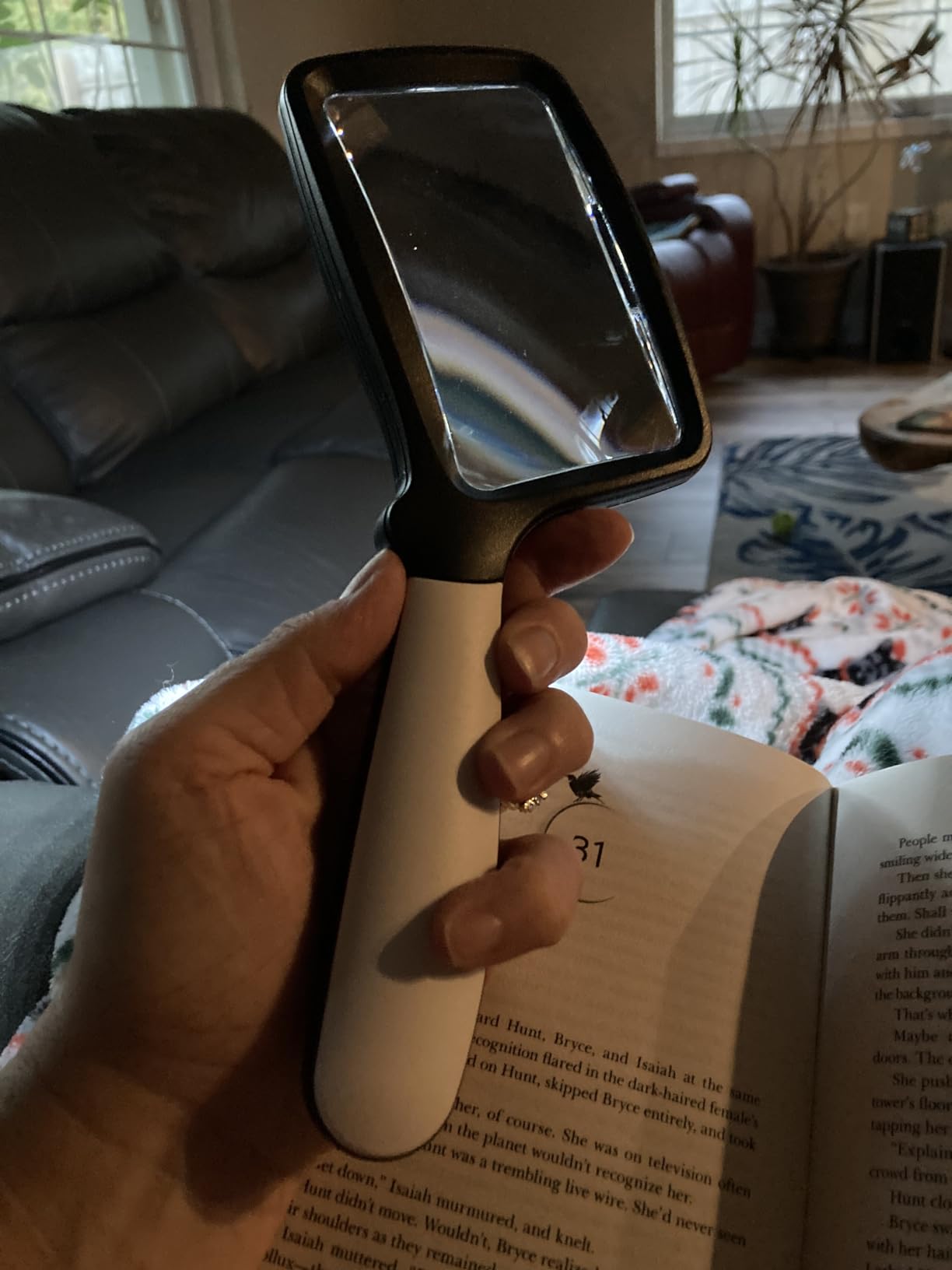 Folding Handheld Magnifying Glass with Light, 5X Large Rectangle Reading Magnifier with Dimmable LED for Seniors with Macular Degeneration, Newspaper, Books, Small Print, Lighted Gift for Low Visions customer photo 2