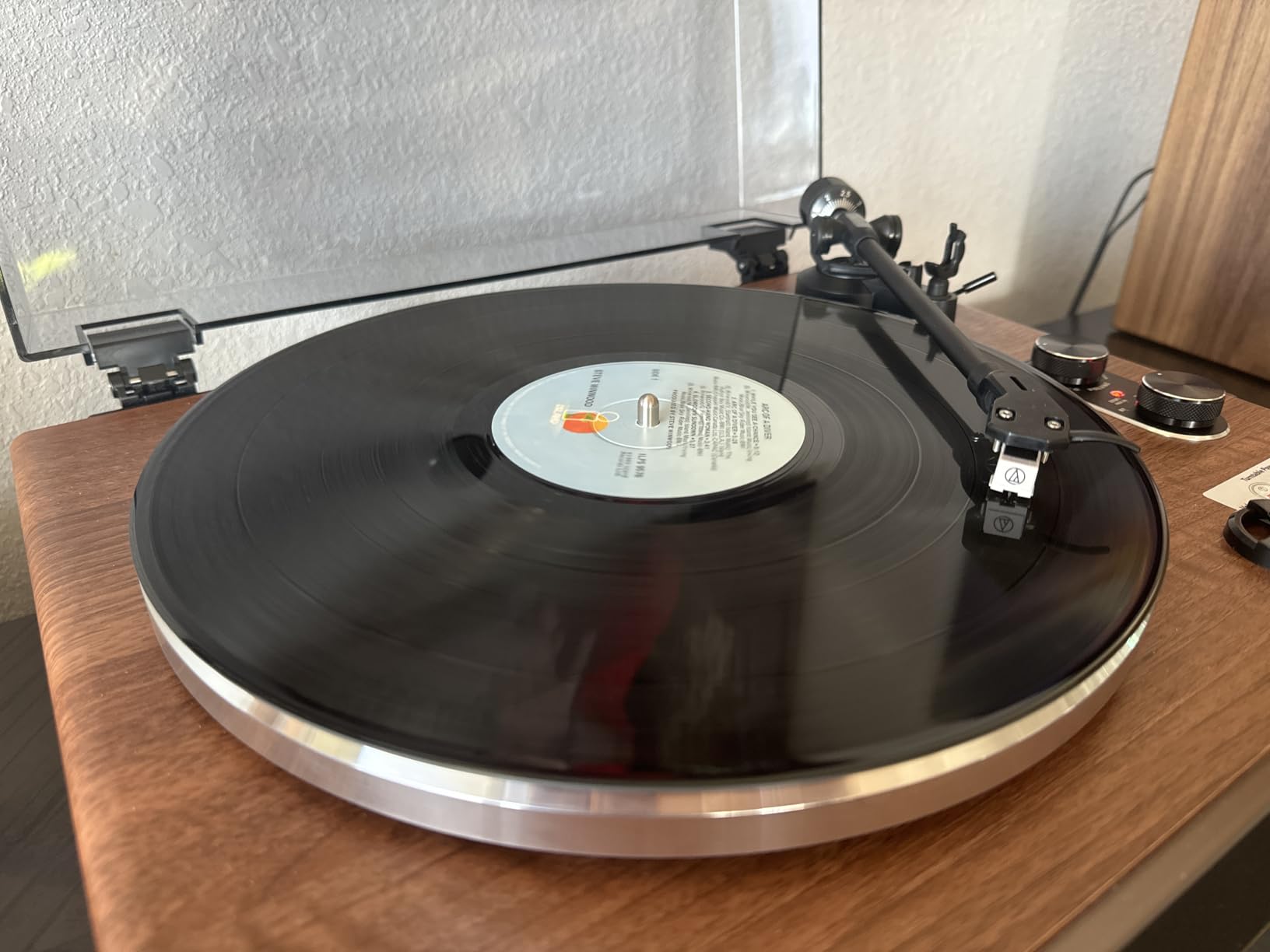1 BY ONE High Fidelity Belt Drive Turntable with Built-in Speakers customer photo 1