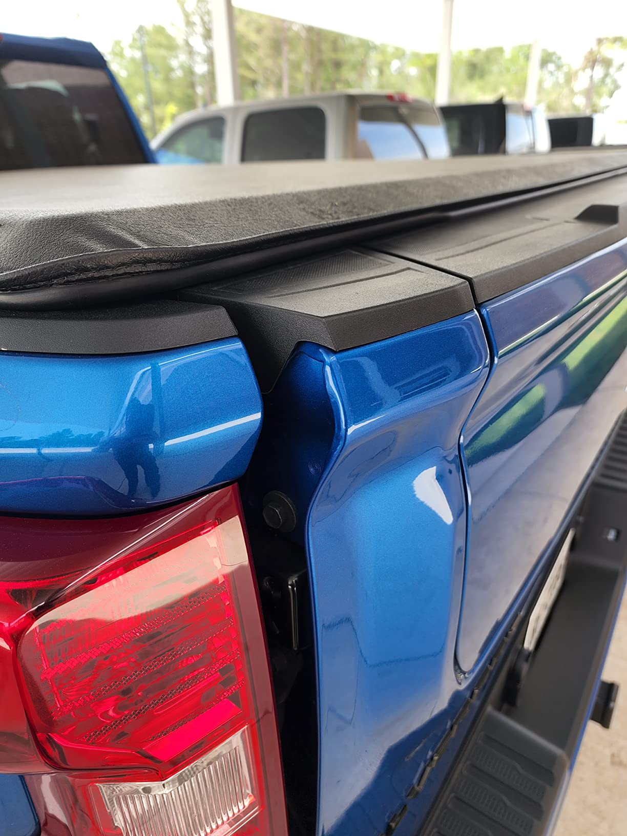 Amazon Basics Soft Roll-Up Truck Bed Tonneau Cover, 6.5 ft, Water-Resistant, Works with Bed Liners for 2014-2019 Chevy Silverado, GMC Sierra 1500, 2015-2018 Silverado Sierra 2500 3500 HD, Fleetside customer photo 1
