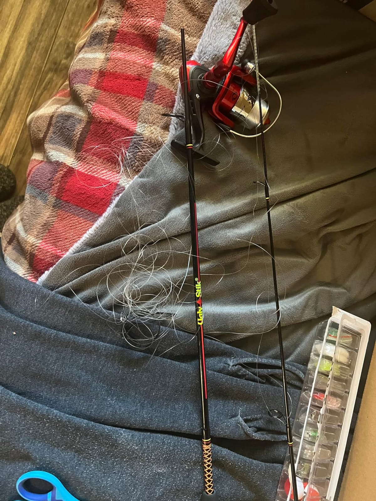Ugly Stik 5’ Complete Spinning Kit Fishing Rod and Reel Spinning Combo, Ugly Tech Construction with Clear Tip Design, 5’ 2-Piece Rod, Red customer photo 2