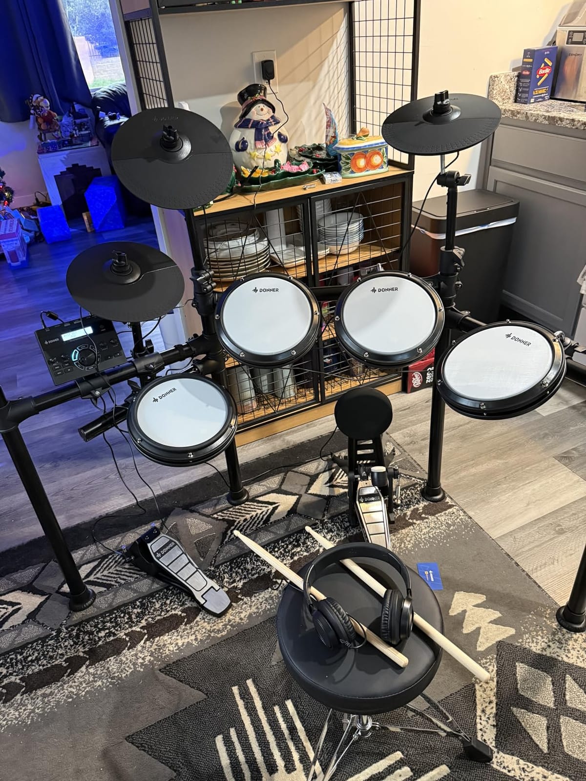 Donner DED-200 Electric Drum Sets with Quiet Mesh Drum Pads, 2 Cymbals w/Choke, 31 Kits and 450+ Sounds, Throne, Headphones, Sticks, USB MIDI, Melodics Lessons (5 Pads, 3 Cymbals) customer photo 2