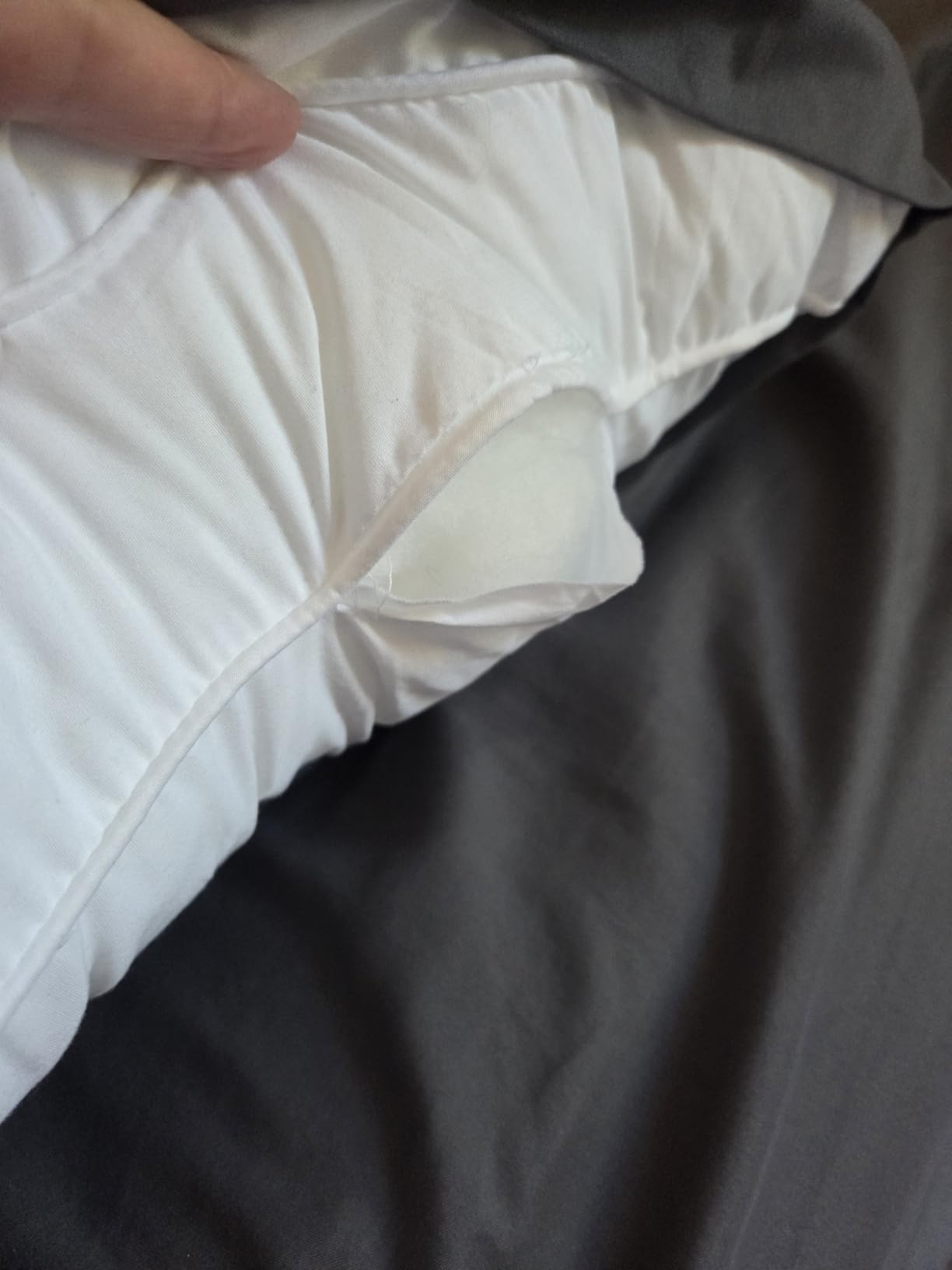 Utopia Bedding Gusset Bed Pillow, Hotel Pillows Queen Size Set of 2, White | Cotton Blended Down alternative pillows for sleeping, soft fluffy cooling comfort for Back, side & stomach sleepers, 2 pack customer photo 2