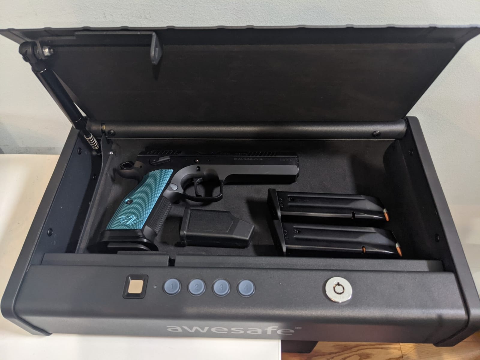 awesafe Biometric Gun Safe for Pistol, 3 Ways Quick Access with Fingerprint Digital PIN Key, Portable Handgun Safe for Nightstand Bedside Cloakroom Living Room (XL Biometric Gun Safe with Fingerprint) customer photo 2