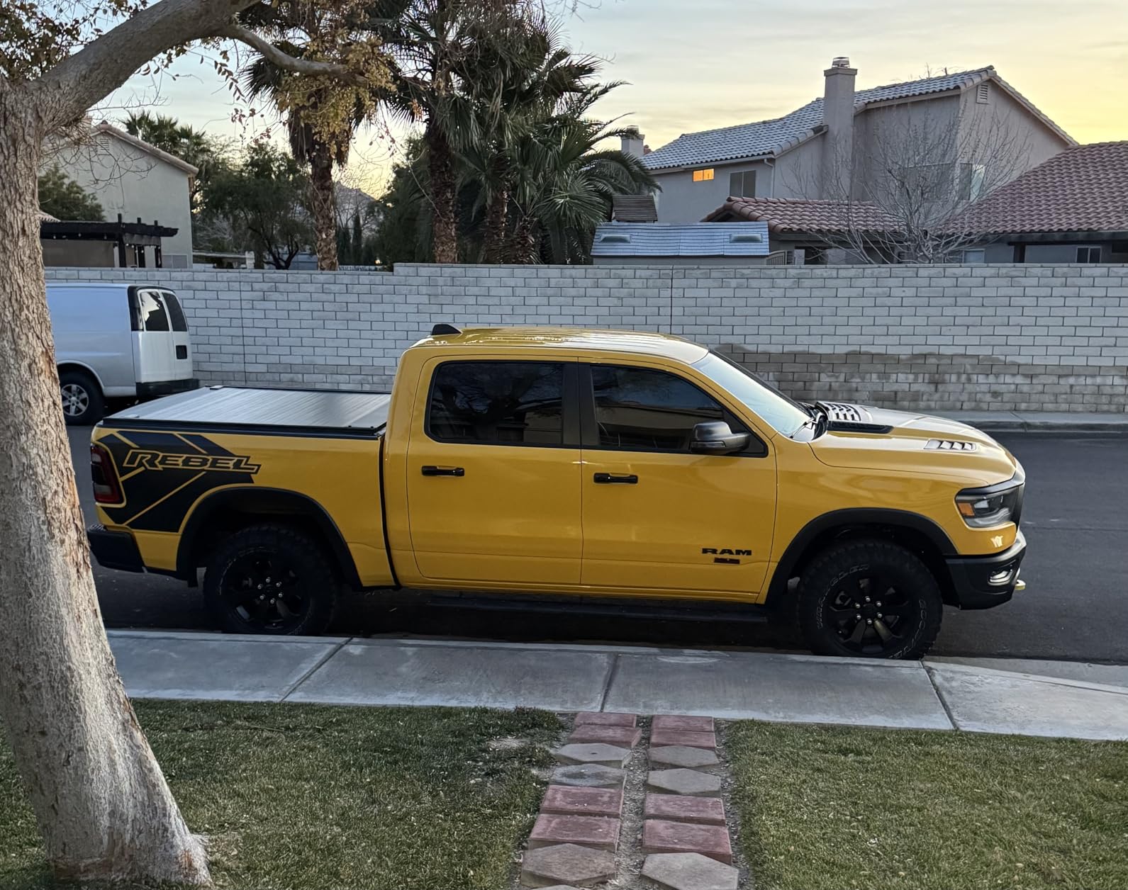 Syneticusa MB Retractable Tonneau Cover fit 2009-2026 Ram 1500 5.7ft Bed customer photo 2