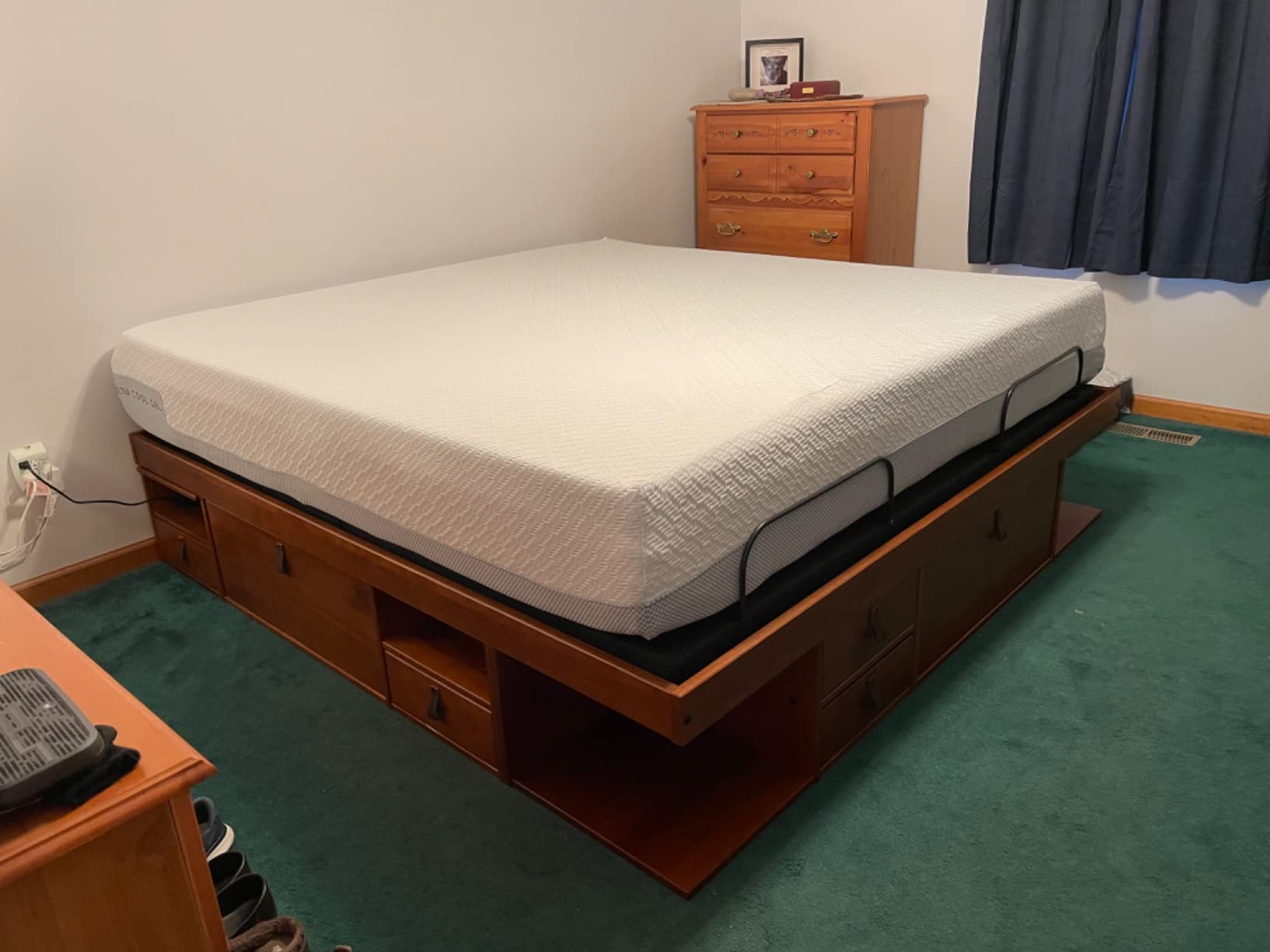 Sven & Son Harmony Adjustable Bed Base, Head and Foot Lift, Massage, Under-Bed Lights, USB, Memory, Zero Gravity Smart Frame - Full customer photo 2