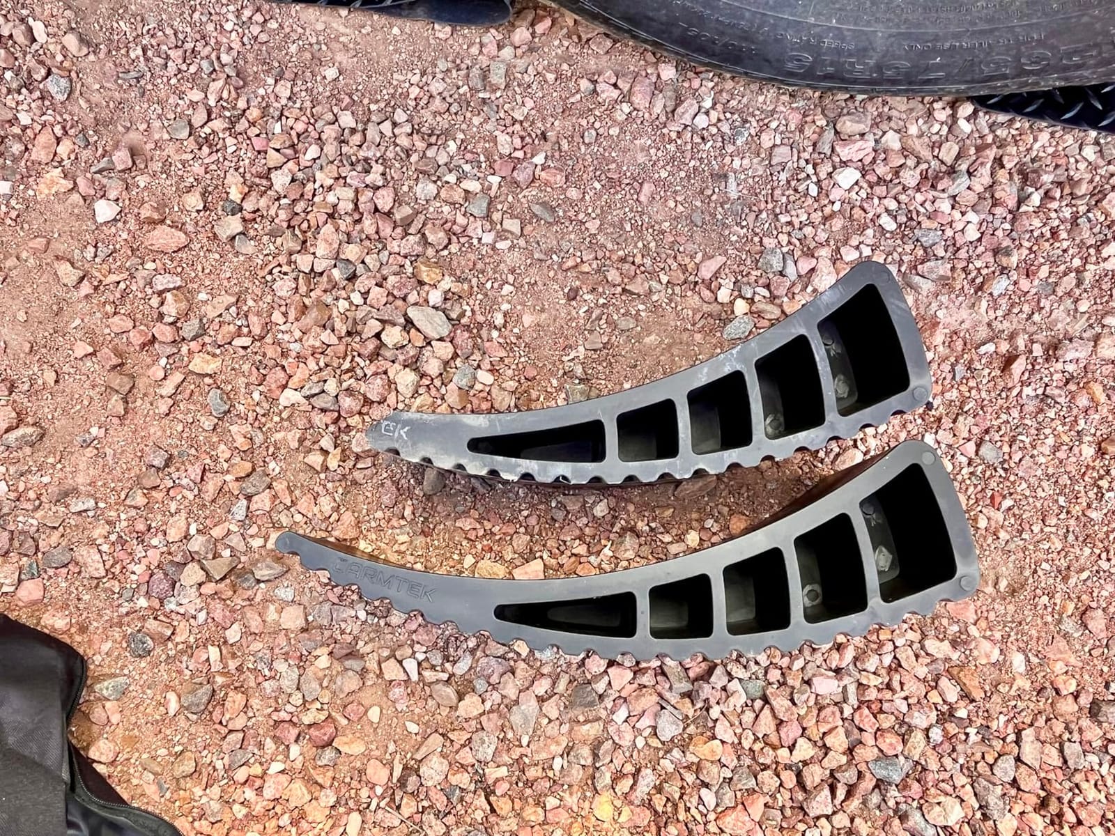 CARMTEK Camper Leveler Premium Kit - Curved RV Levelers with Camper Wheel Chocks, Rubber Mats and Carry Bag | Faster Camper Leveling Than RV Leveling Blocks customer photo 2