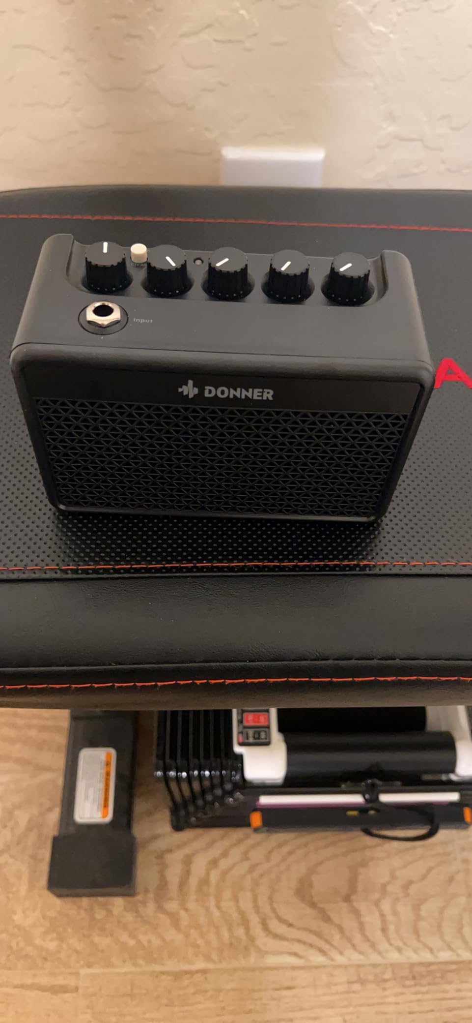 Donner Mini Electric Guitar Amp DA-10, 5W Portable Small Guitar Amplifier customer photo 1