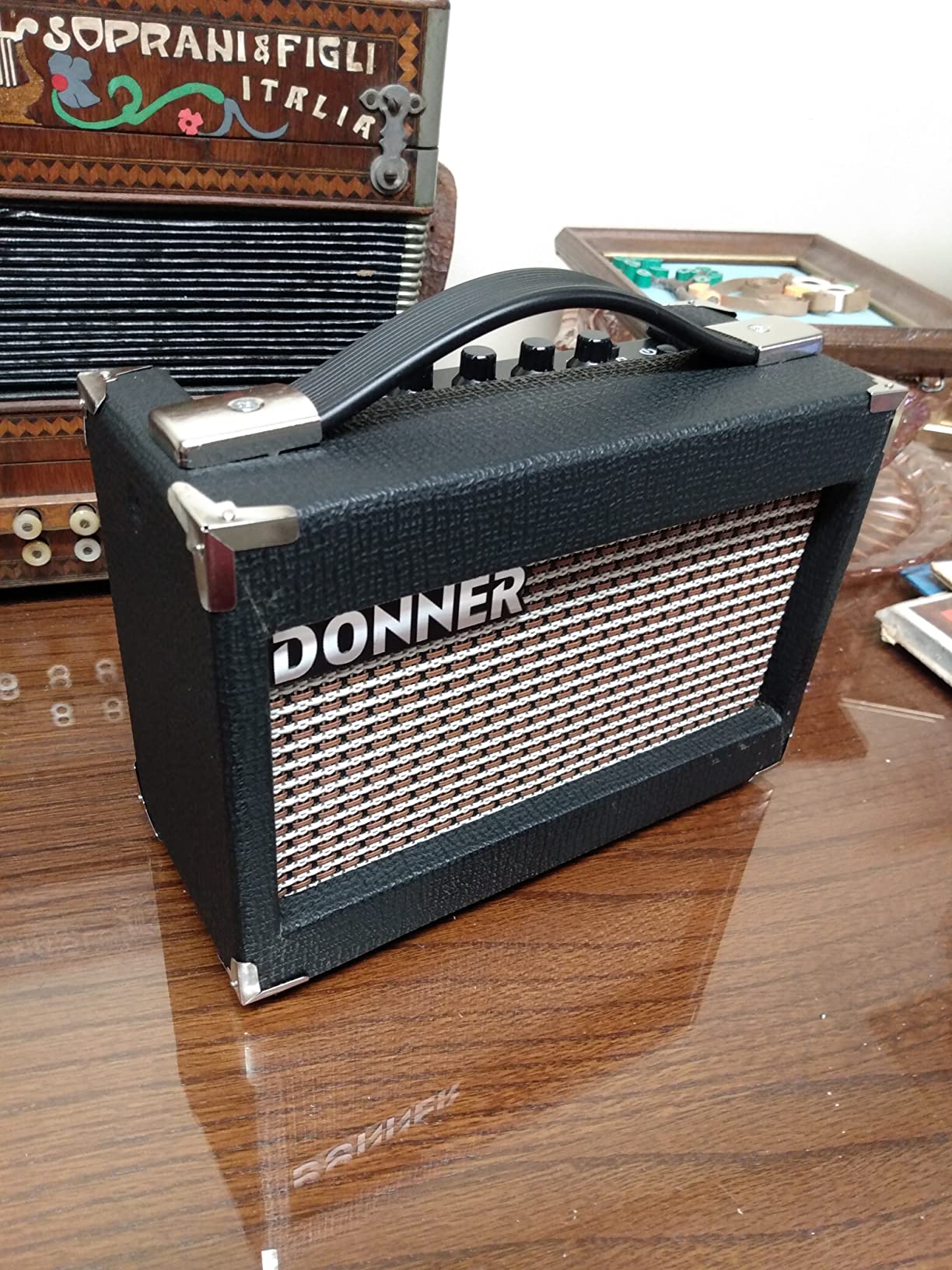 Donner Mini Electric Guitar Amp DA-10, 5W Portable Small Guitar Amplifier customer photo 2