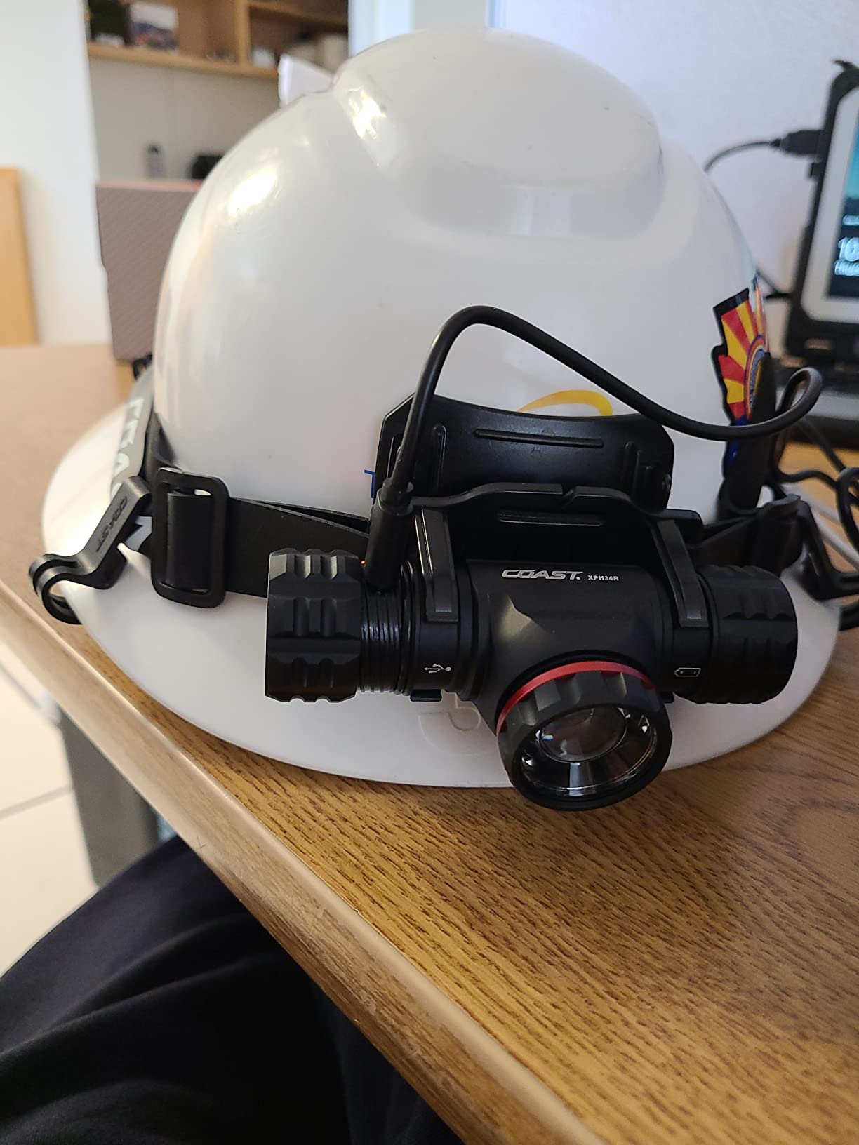 Coast XPH34R 2700 Lumen USB-C Rechargeable-Dual Power LED Headlamp with Pure Beam Twist Focus and Magnetic Base customer photo 2